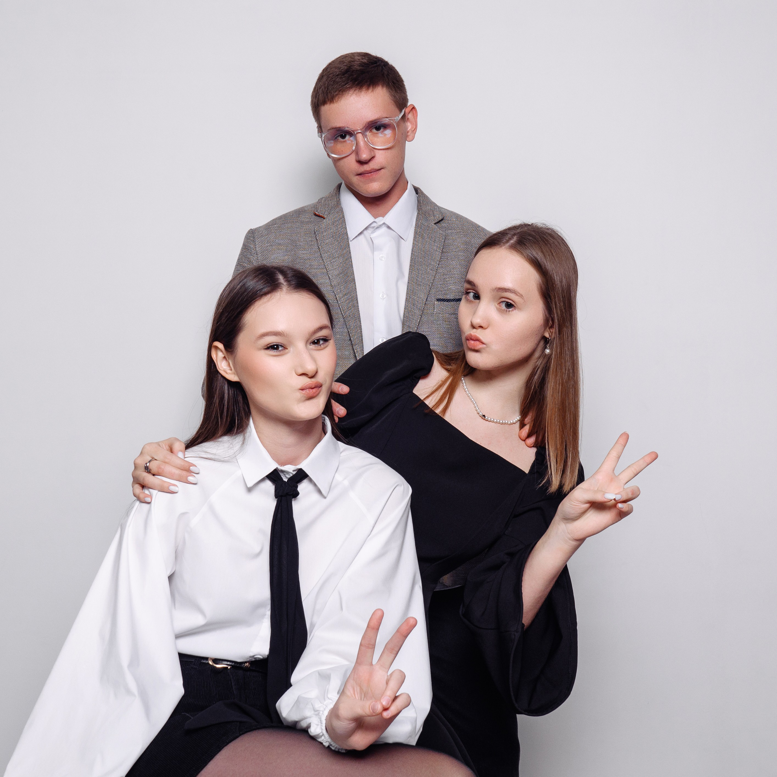 Альбомы в ФотоСтудии SelfieBox. НеФотоАльбом — выпускные альбомы Абакан Минусинск Черногорск Хакасия