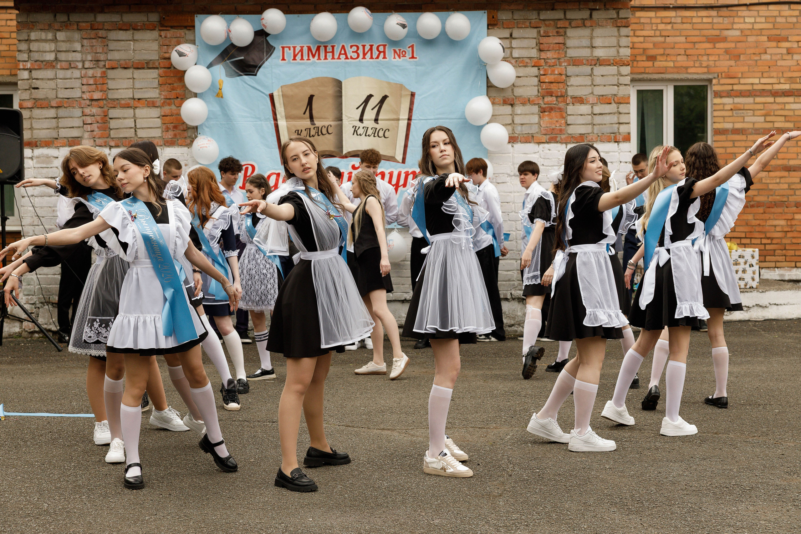 Последний звонок Гимназия Артем. Photoalbum-vl.ru