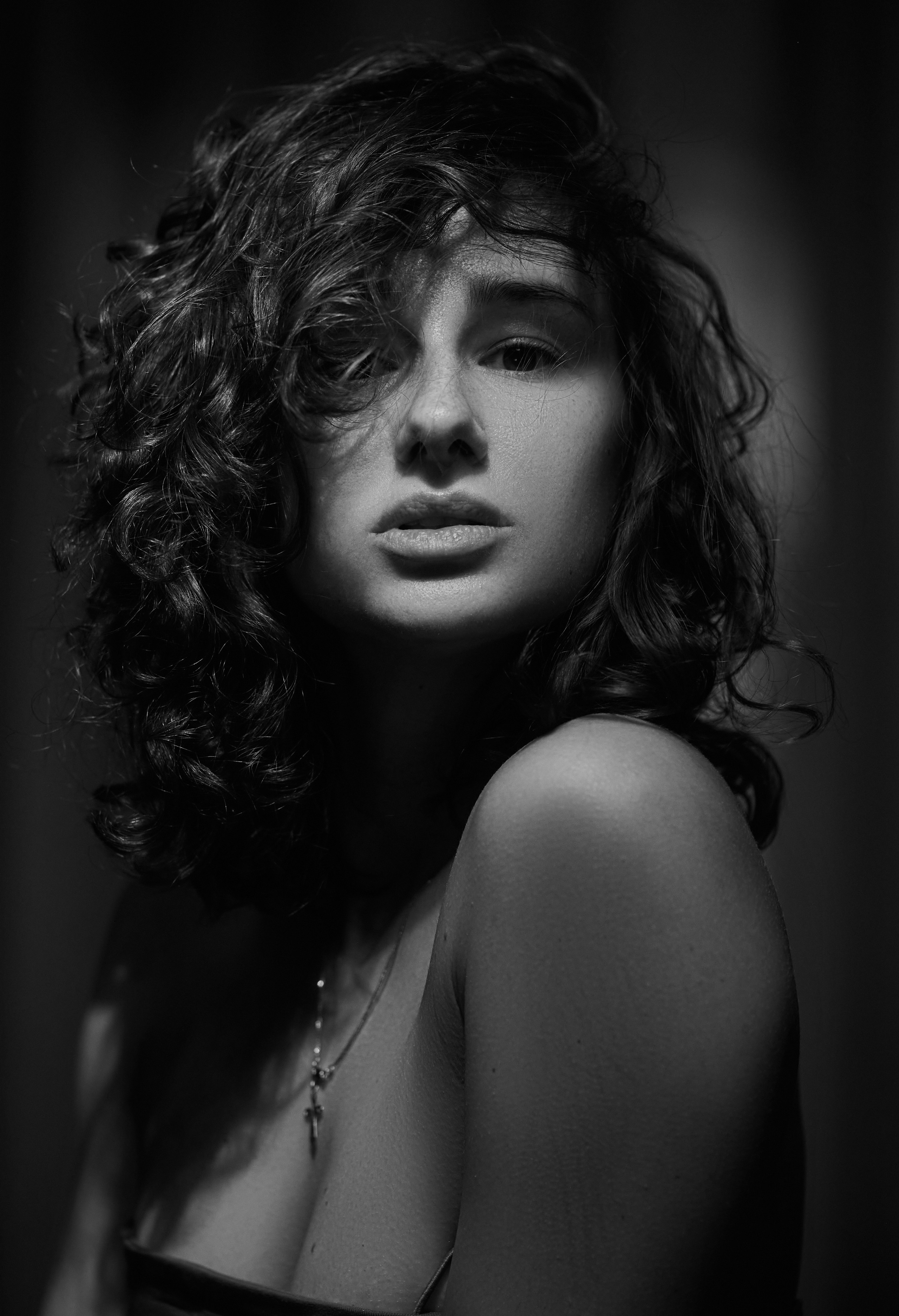 Черно-белая художественная фотосессия в Калуге. Фотограф Регина Барская, Калуга