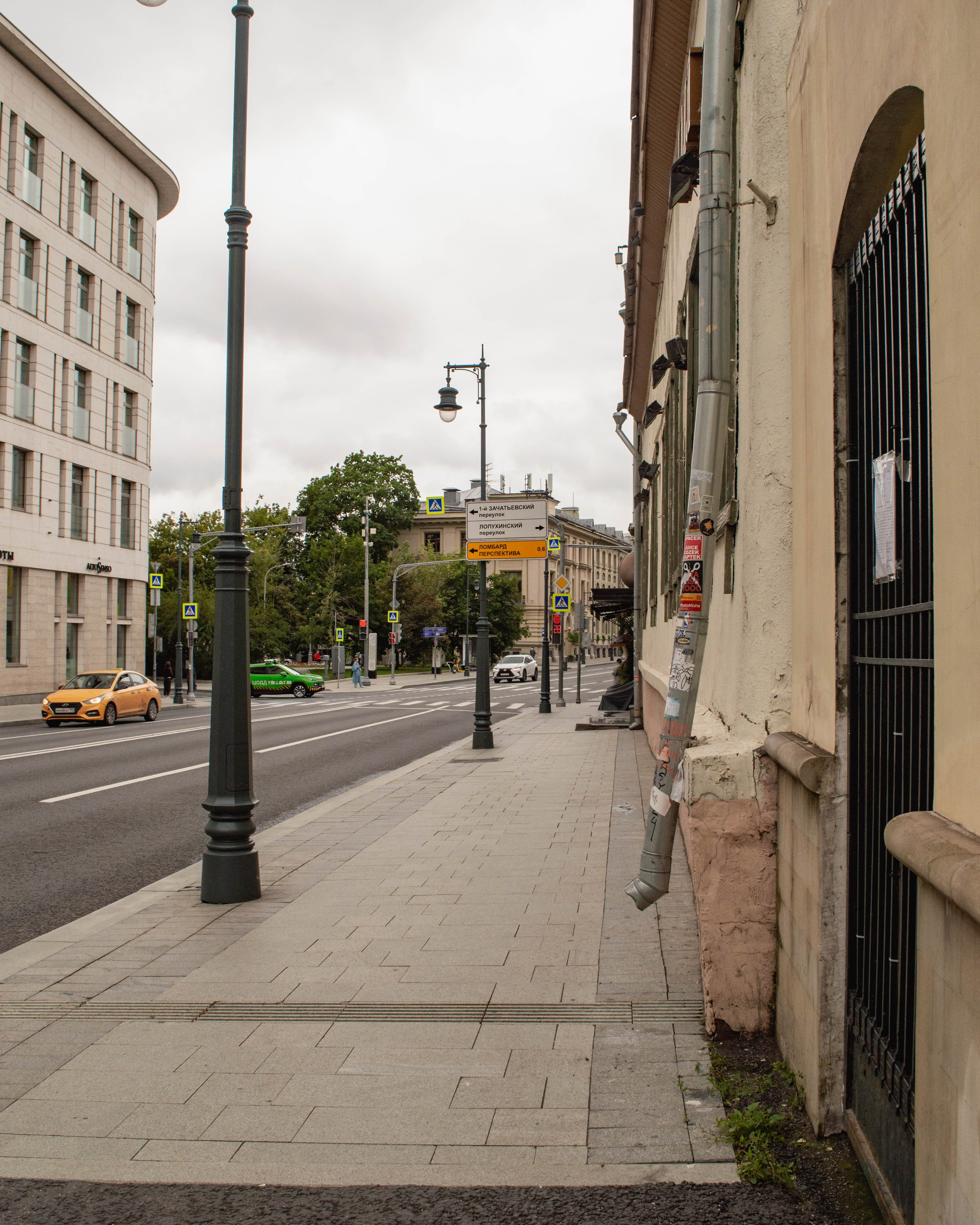 Типология «Стикербомбинг в городе». Фотограф Анастасия Лощакова в Москве