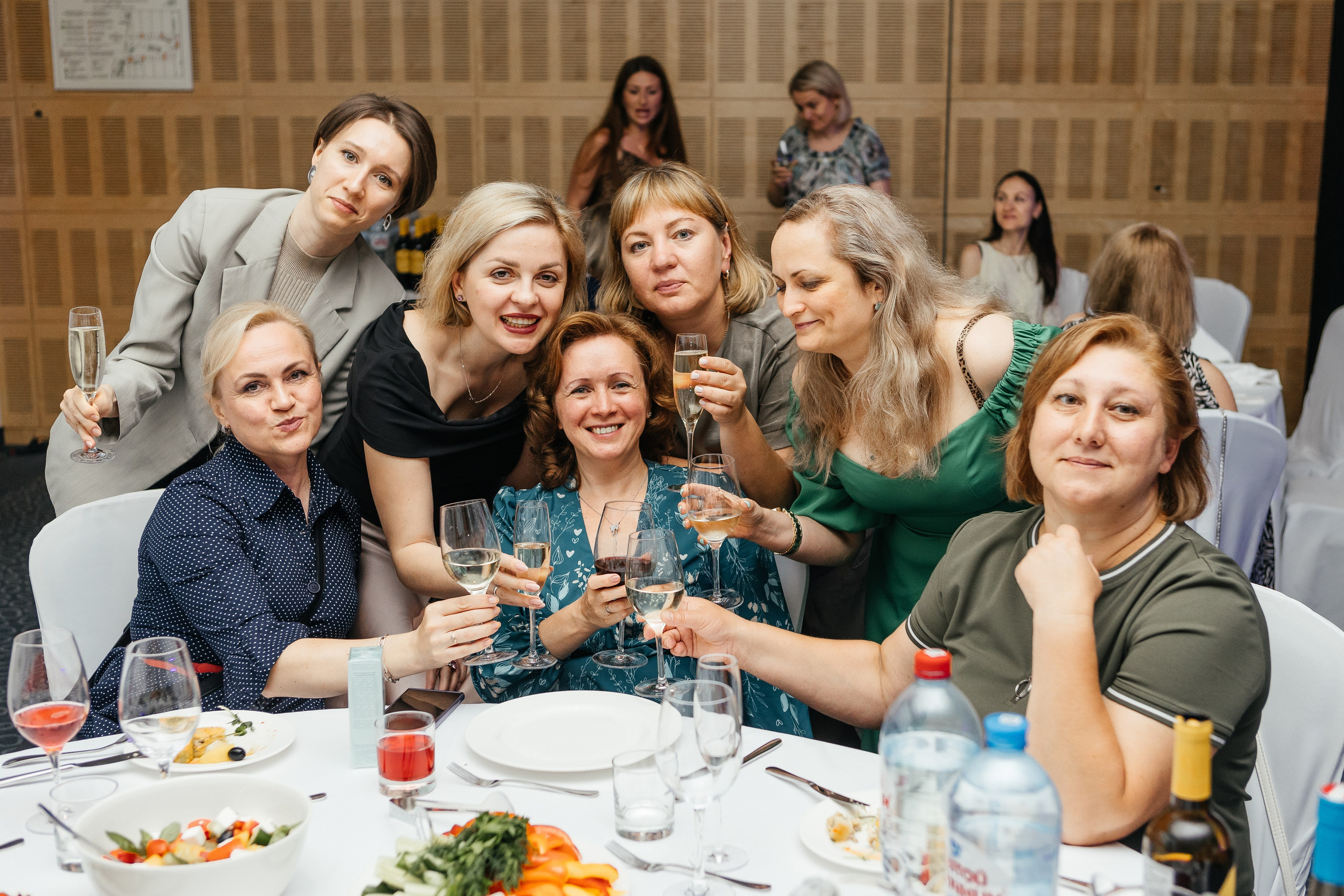 Снимал репортаж для «Газпром нефть», Газстройпром, Росатом, ОЗОН, Мегафон, ВТБ, Т-Банк, Unilever, Материа Медика Холдинг. Фотограф Serg-Epic — Сергей Клепиков