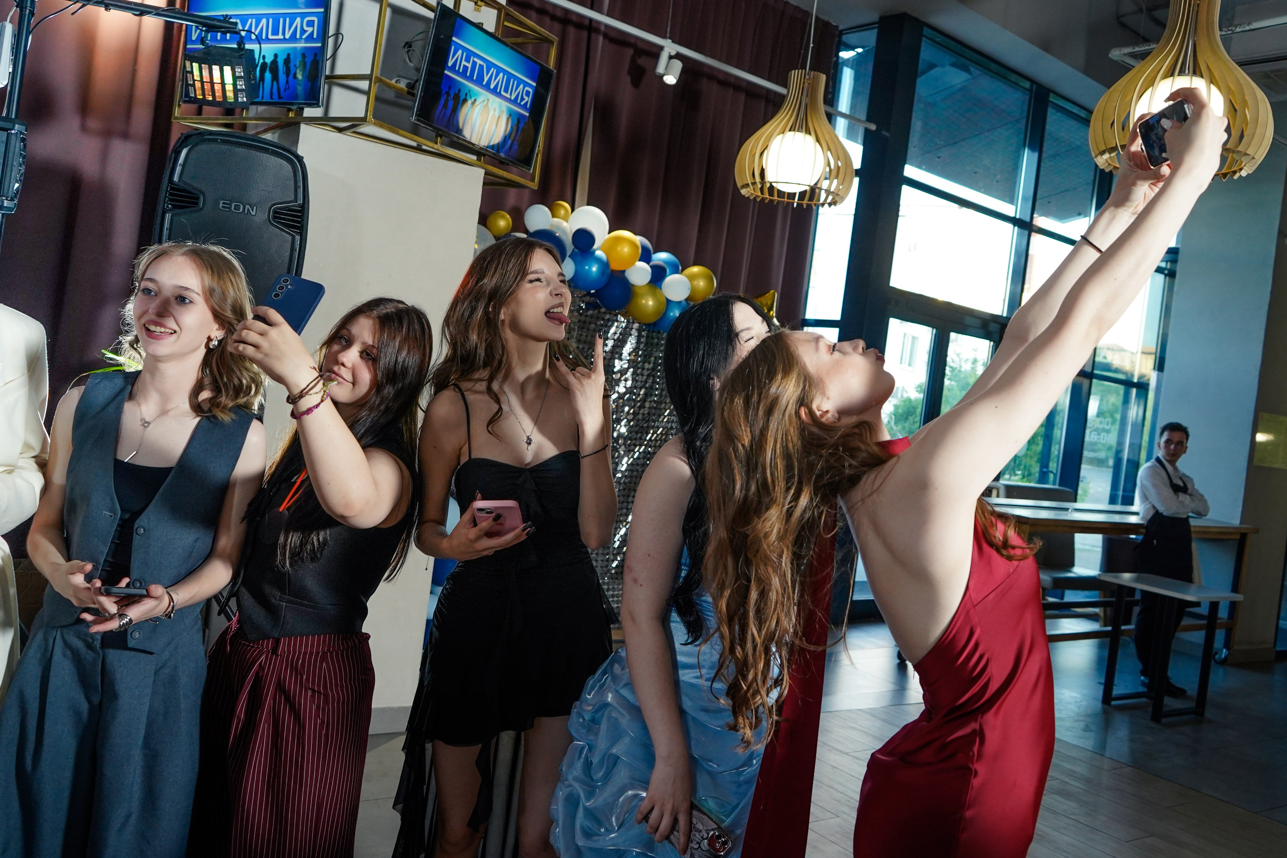 Выпускной вечер, гимназия № 40, 9 класс. Семейный и портретный фотограф в Екатеринбурге Анна Лобанова