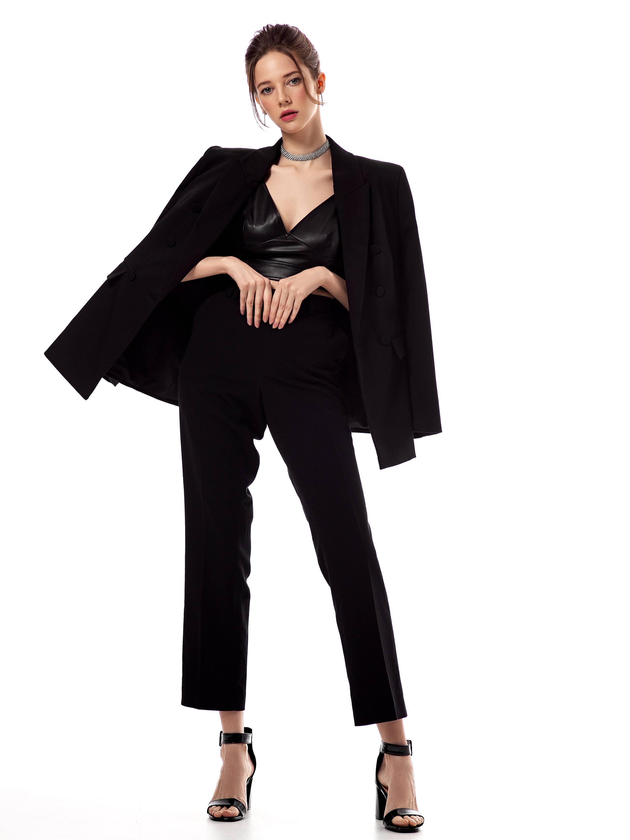 Диана — Модельная фото сессия в 18 и 24 года. Портретный Студийный и уличный фотограф Москва. Индивидуальные, Семейные, Беременность, Будуар, Каталог, контент съемки для блога и бизнеса