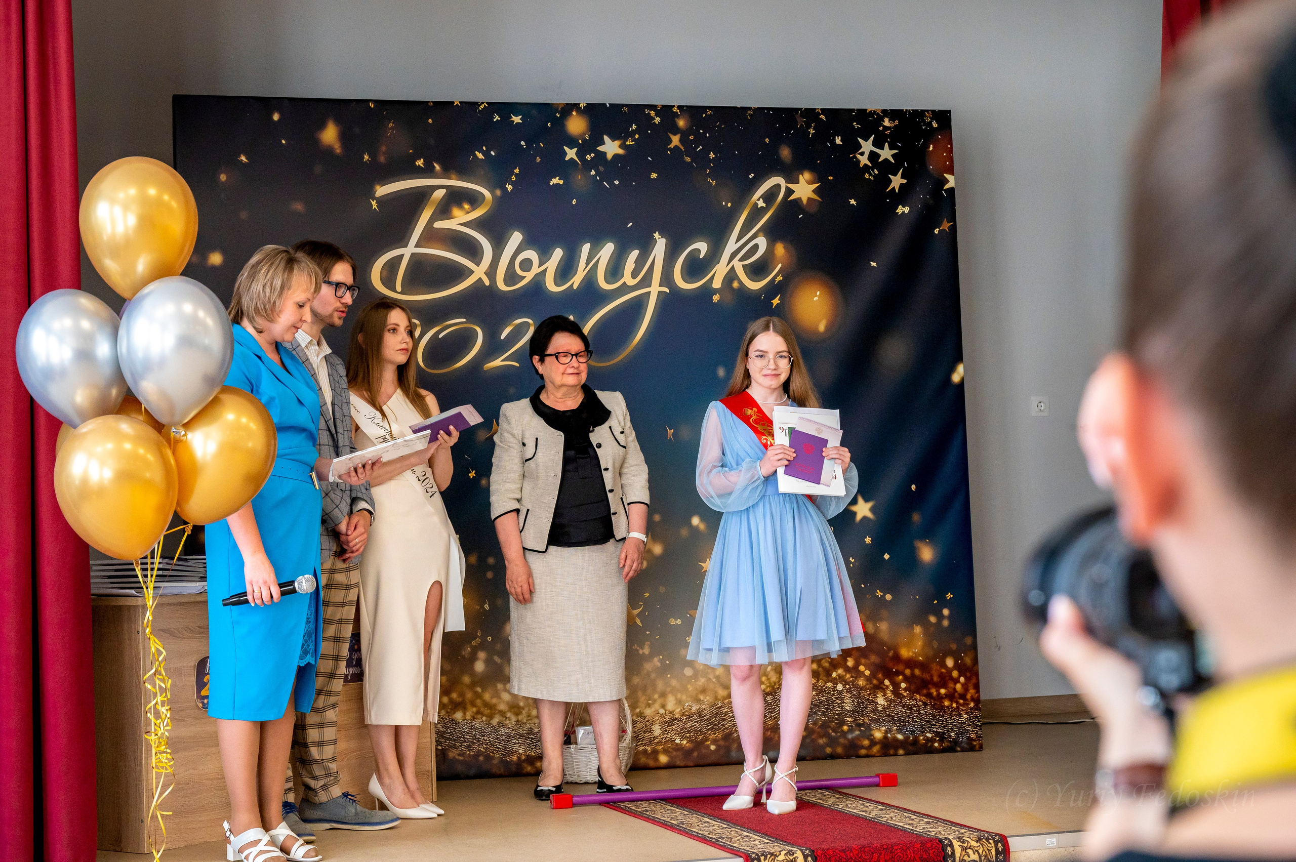 Репортаж о выпускном 9 классов в школе № 7 города Королёва, 26.06.24г. Профессиональный фотограф интерьеров в Москве Юрий Федоскин