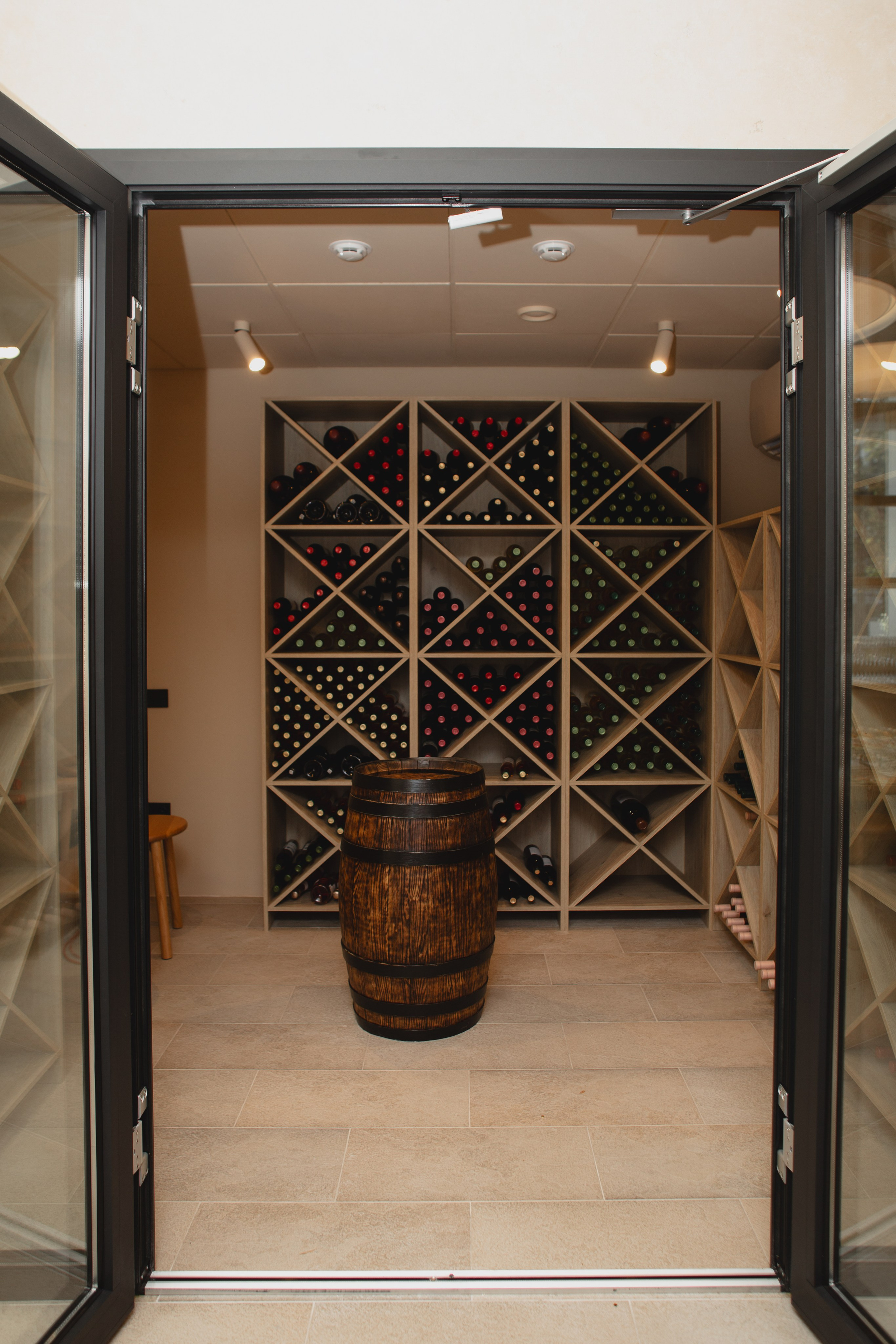 Джаннет | винный бутик | 10.2024. Фотограф | Юля Ди