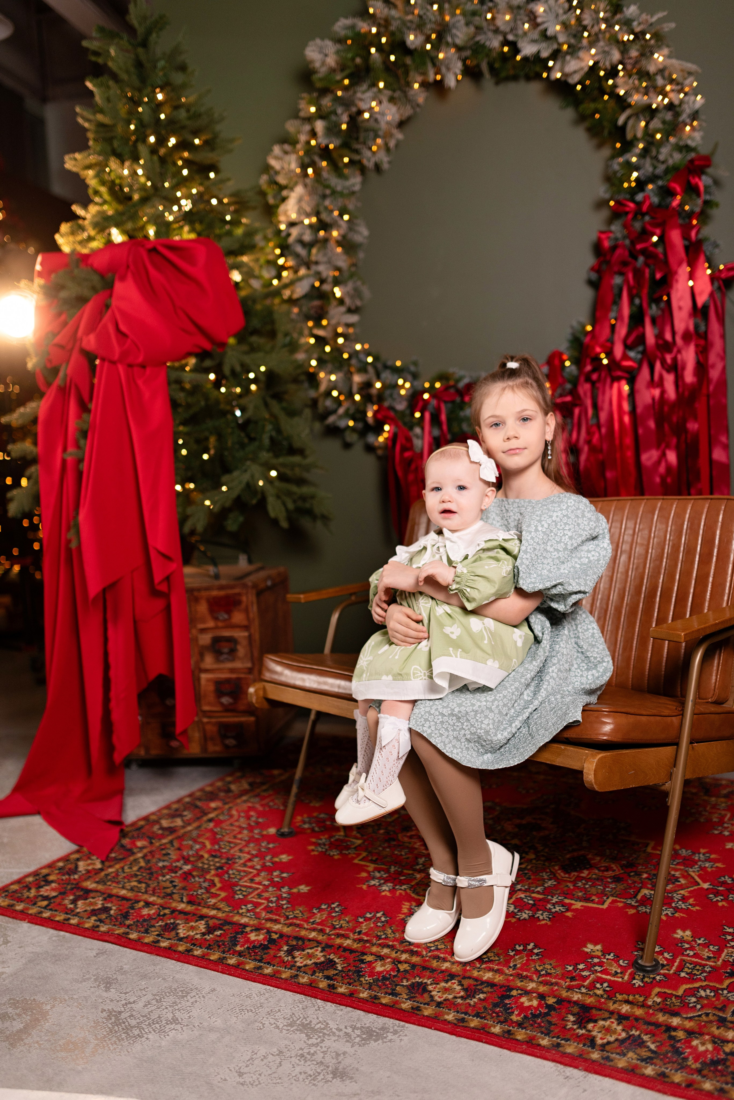 Семейная фотосессия в зале Невский фотостудии Питер. Детский и семейный фотограф в Сургуте и Нефтеюганске Анна Старцева