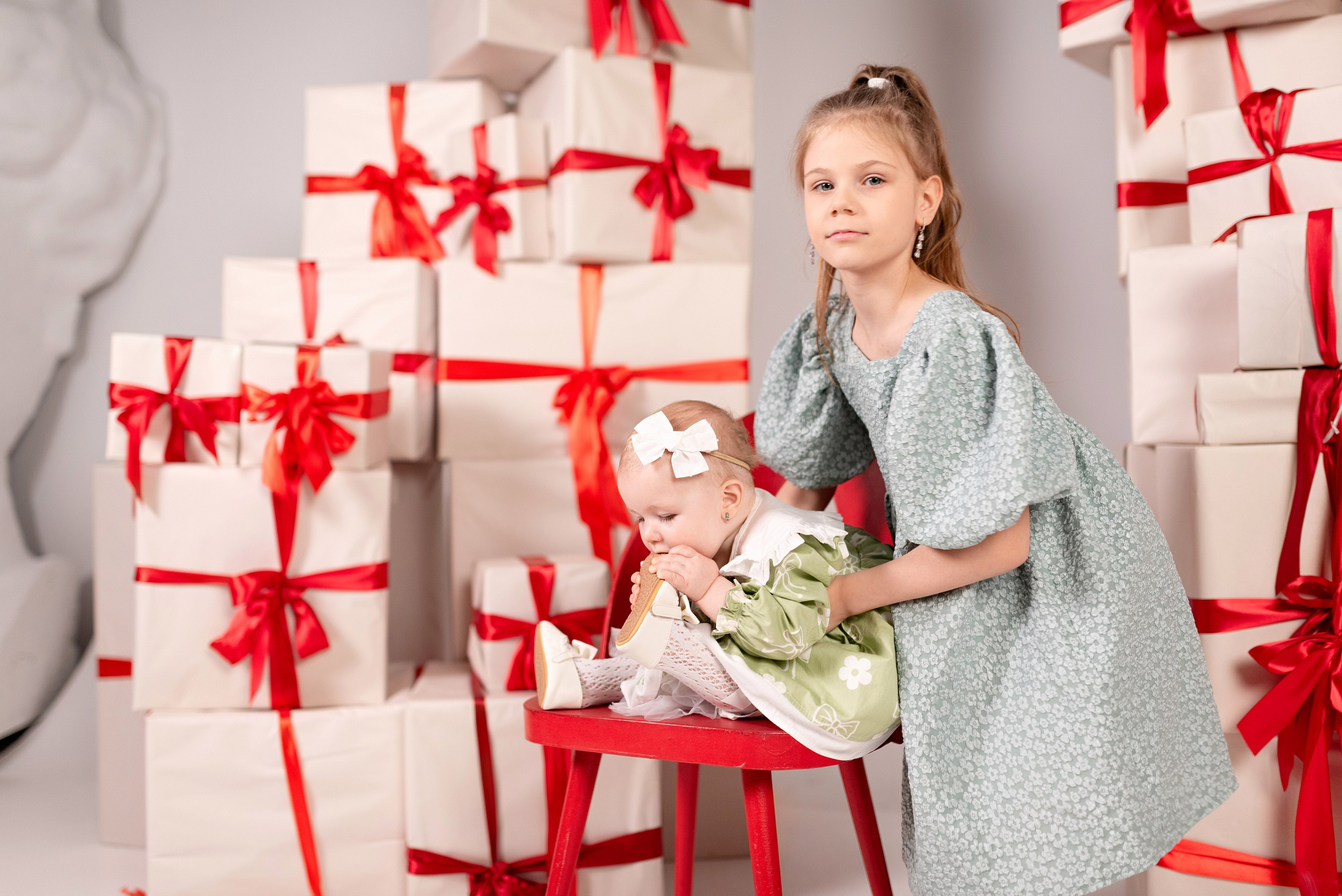 Семейная фотосессия в зале Невский фотостудии Питер. Детский и семейный фотограф в Сургуте и Нефтеюганске Анна Старцева