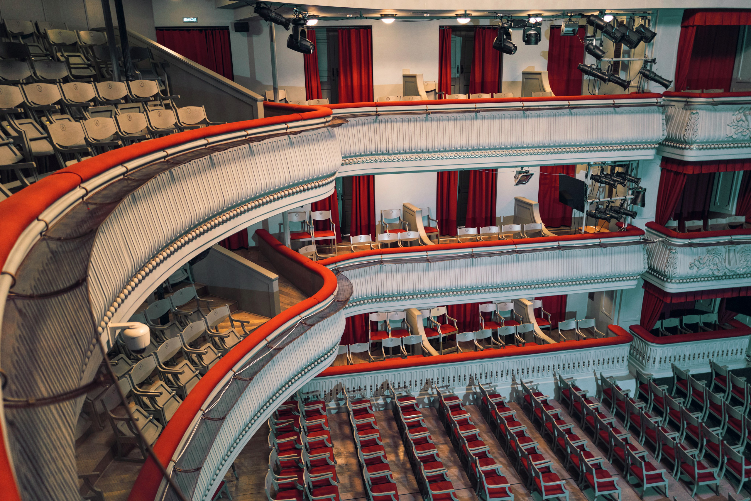 Theatre of Nations. Фотограф Евгения Добротворская