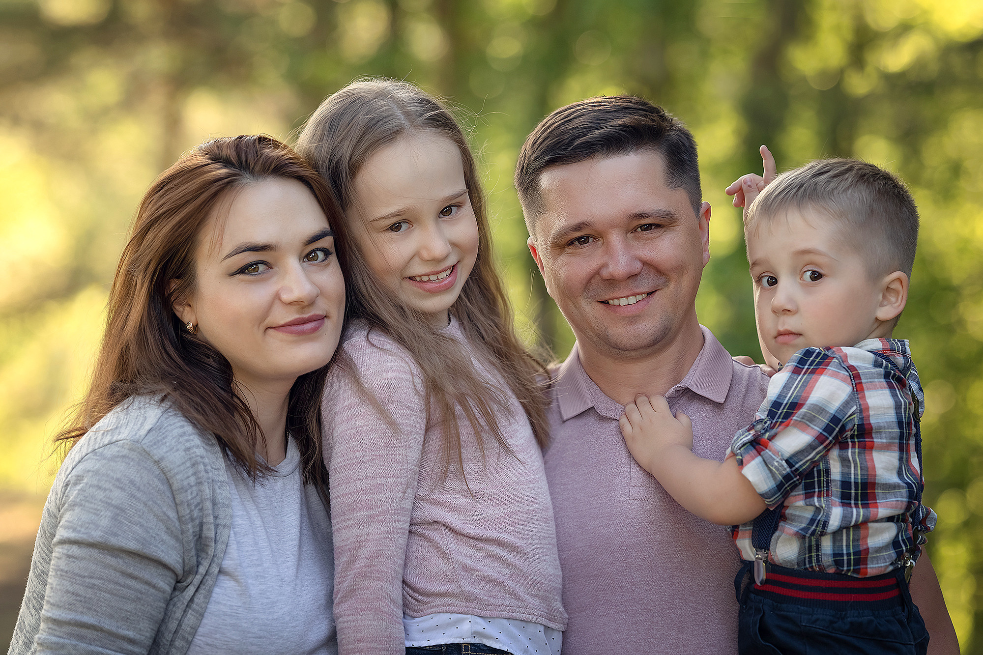 Семейная съемка на улице большой и дружной семьи. Семейный и детский фотограф в Перми Мария Карабатова