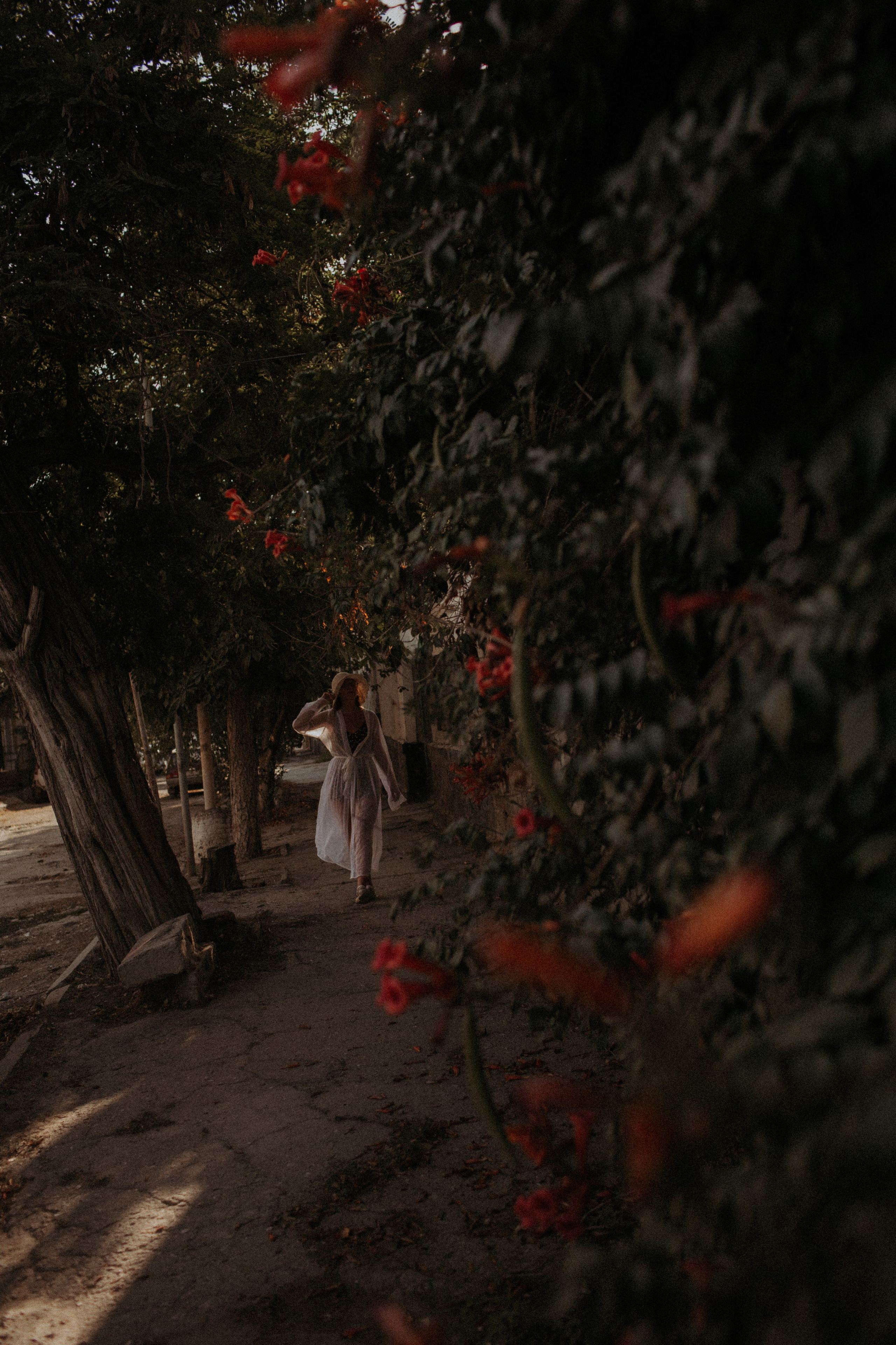 Фотосессия девушки в цветах летом. Свадебный и репортажный фотограф в Ярославле и Санкт-Петербурге Роман Микрюков