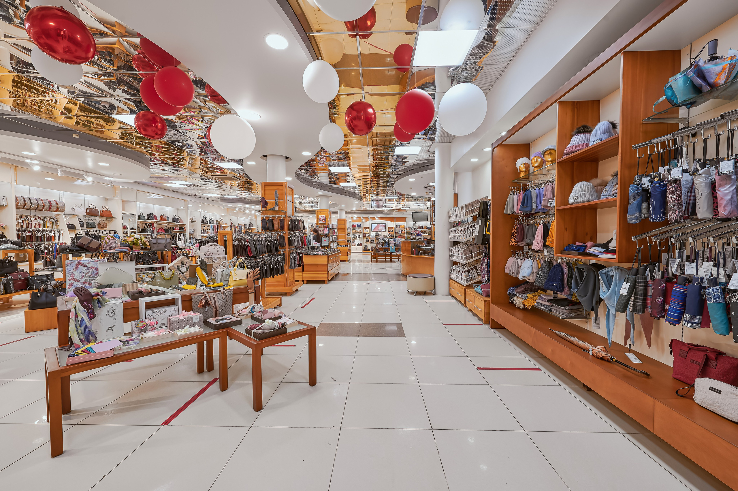 Портфолио по интерьерной и экстерьерной фотосъёмки: Мир Сумок — Правый берег. Фотограф Яковлев Роман — Красноярск