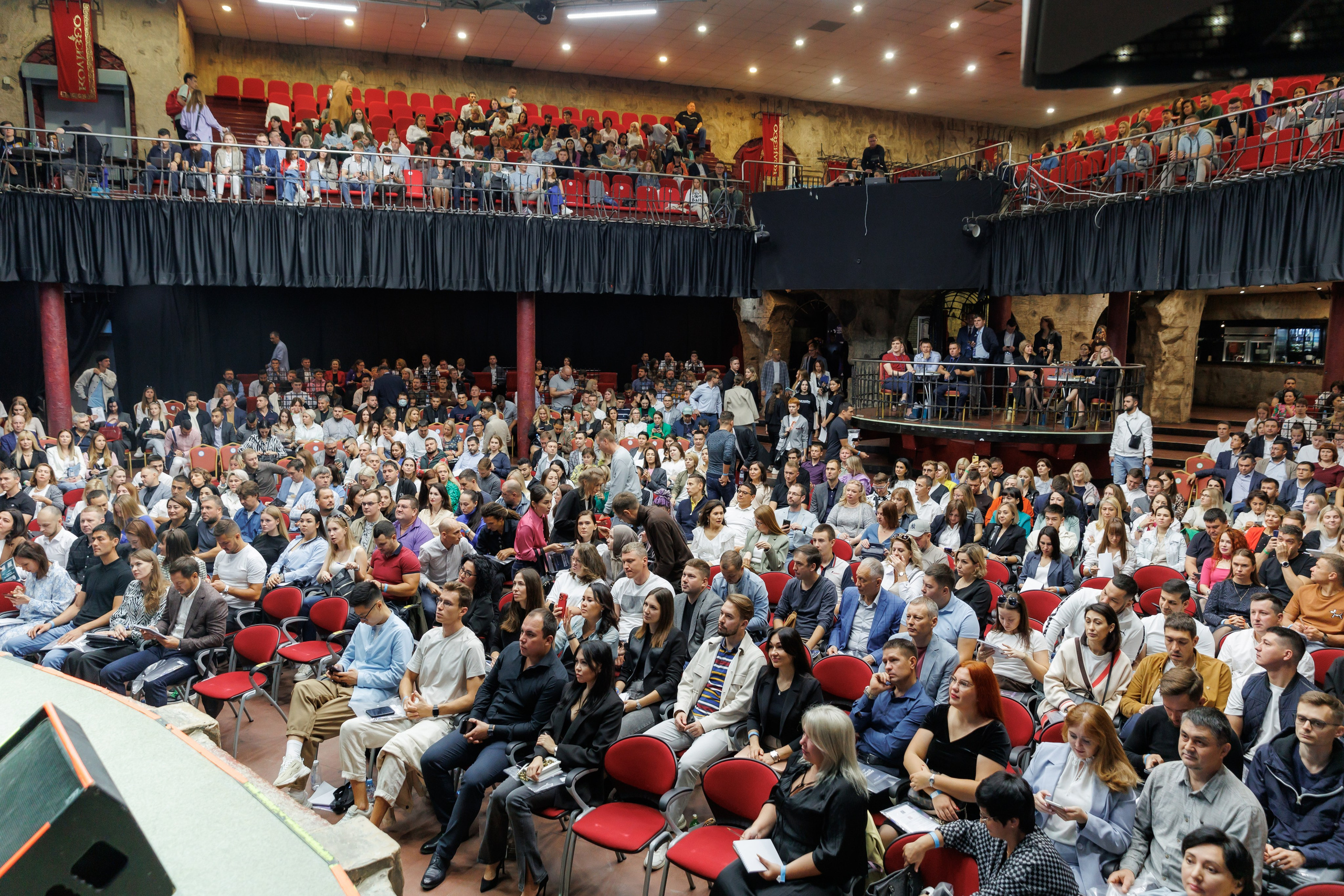 Радислав Гандапас. Мастер-класс Лидерские стратегии. Иван Косогорцев фотограф