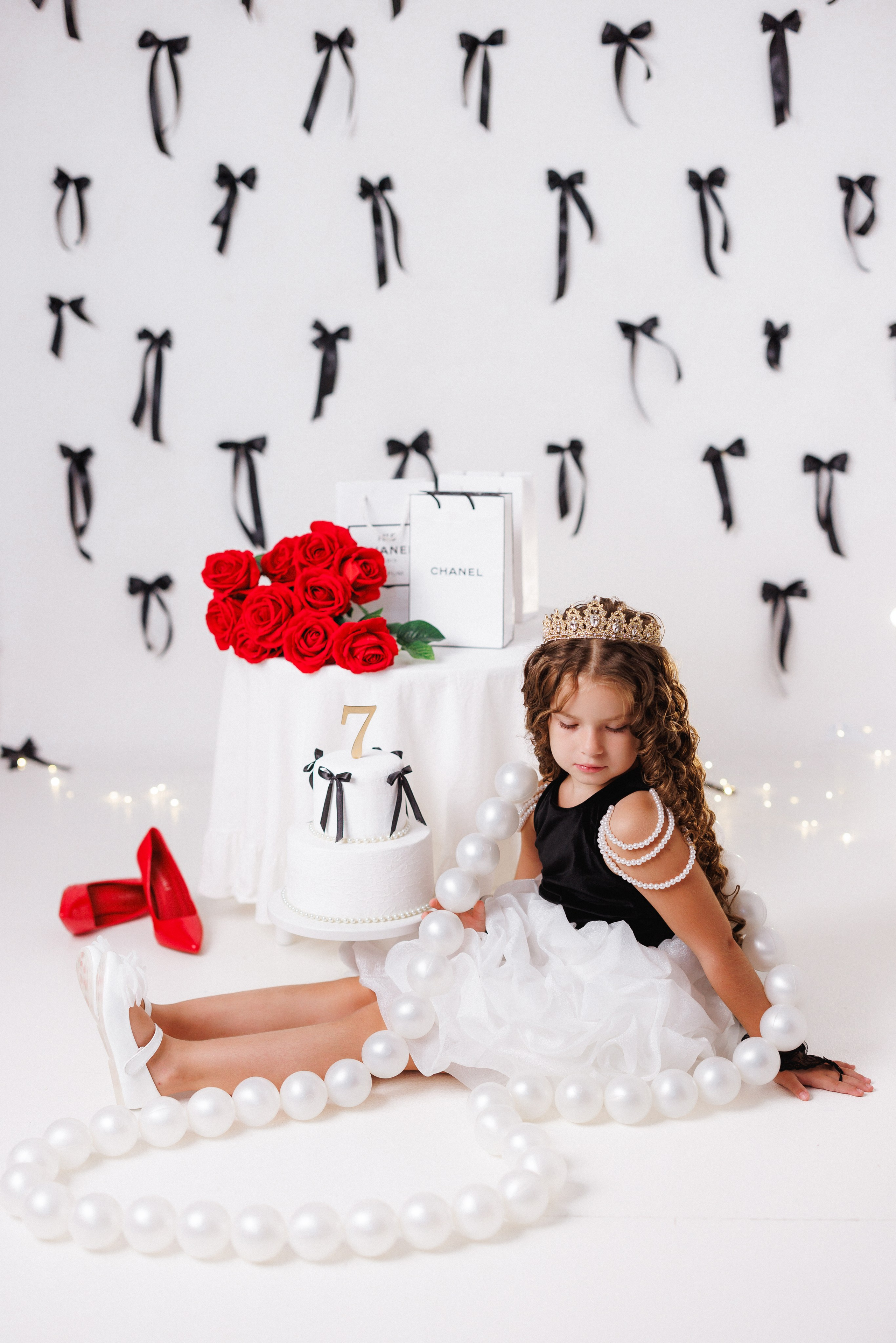 Детская фотосессия к Дню рождения для девочек, фотостудия «Антураж». Семейный и детский фотограф в Краснодаре Анна Трашкова