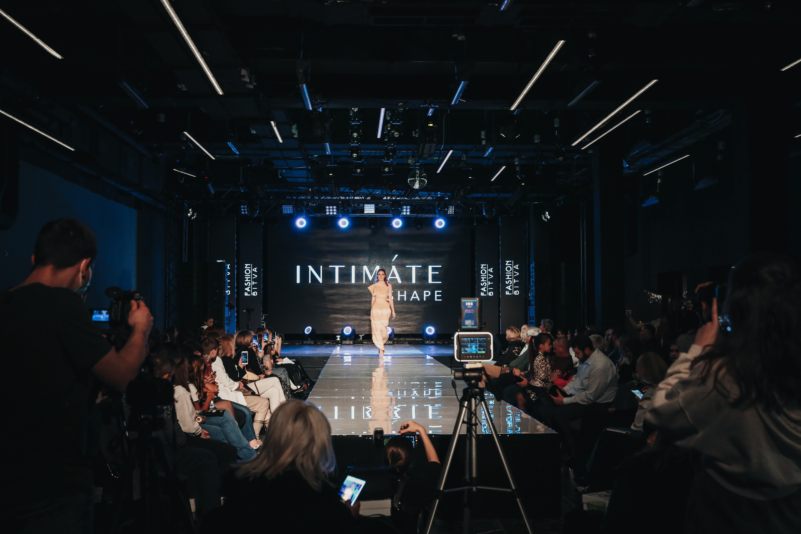 Показ ЯровитХолл. Фотограф и видеограф Анна Домашенко