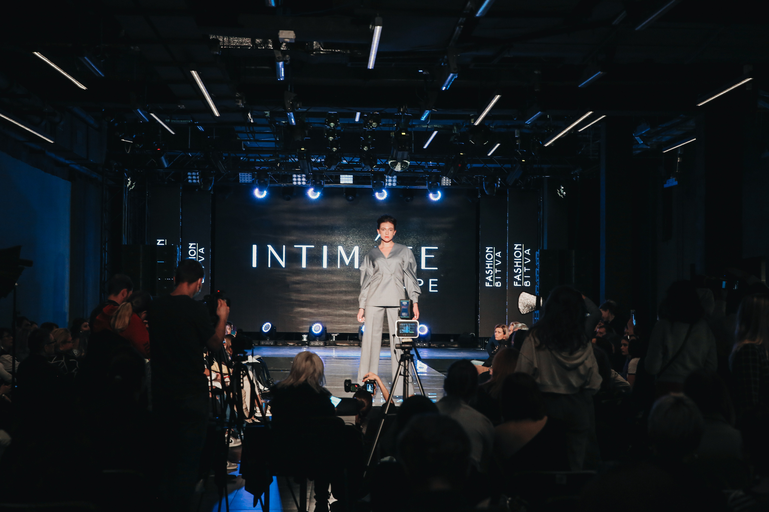 Показ ЯровитХолл. Фотограф и видеограф Анна Домашенко