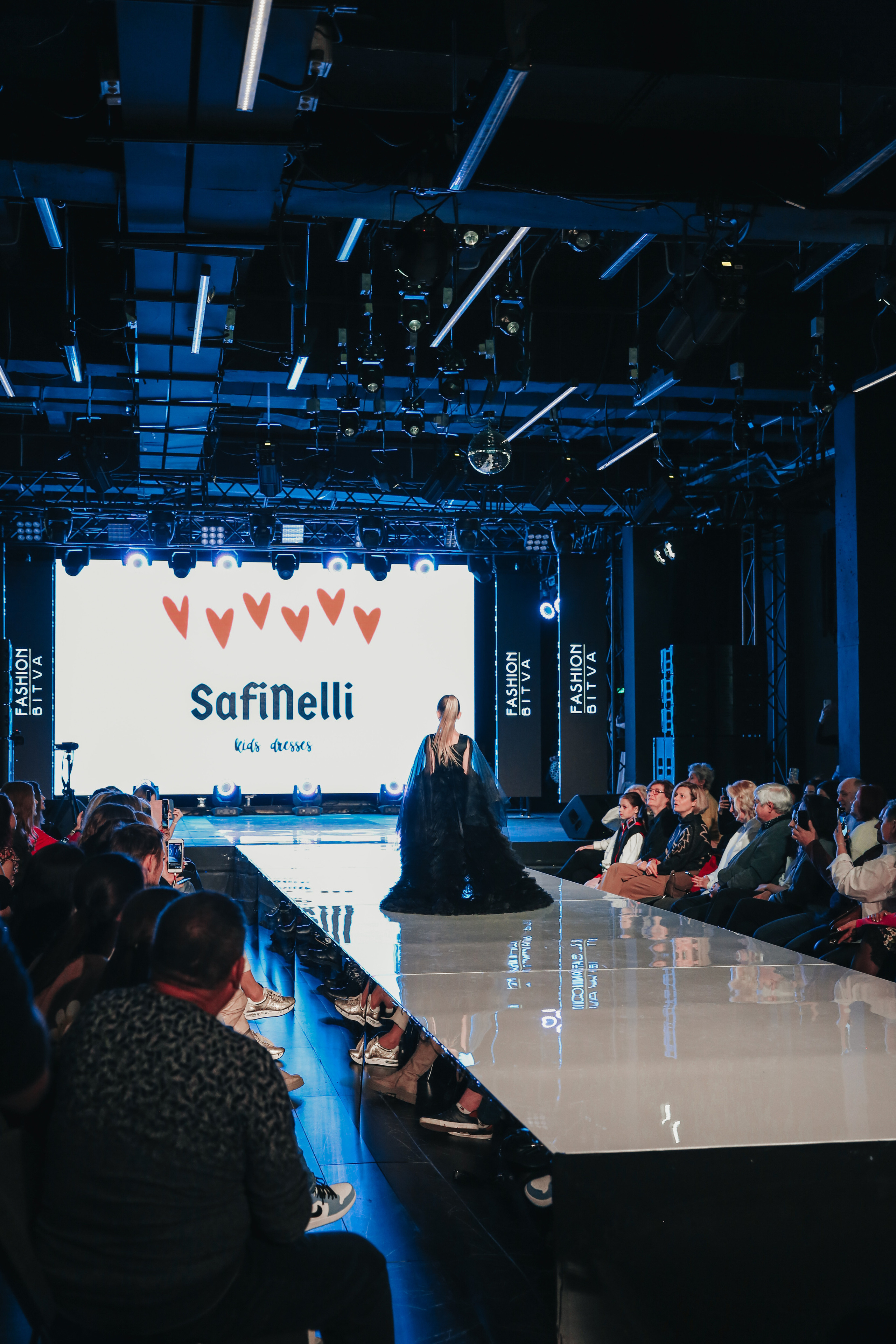 Показ ЯровитХолл. Фотограф и видеограф Анна Домашенко