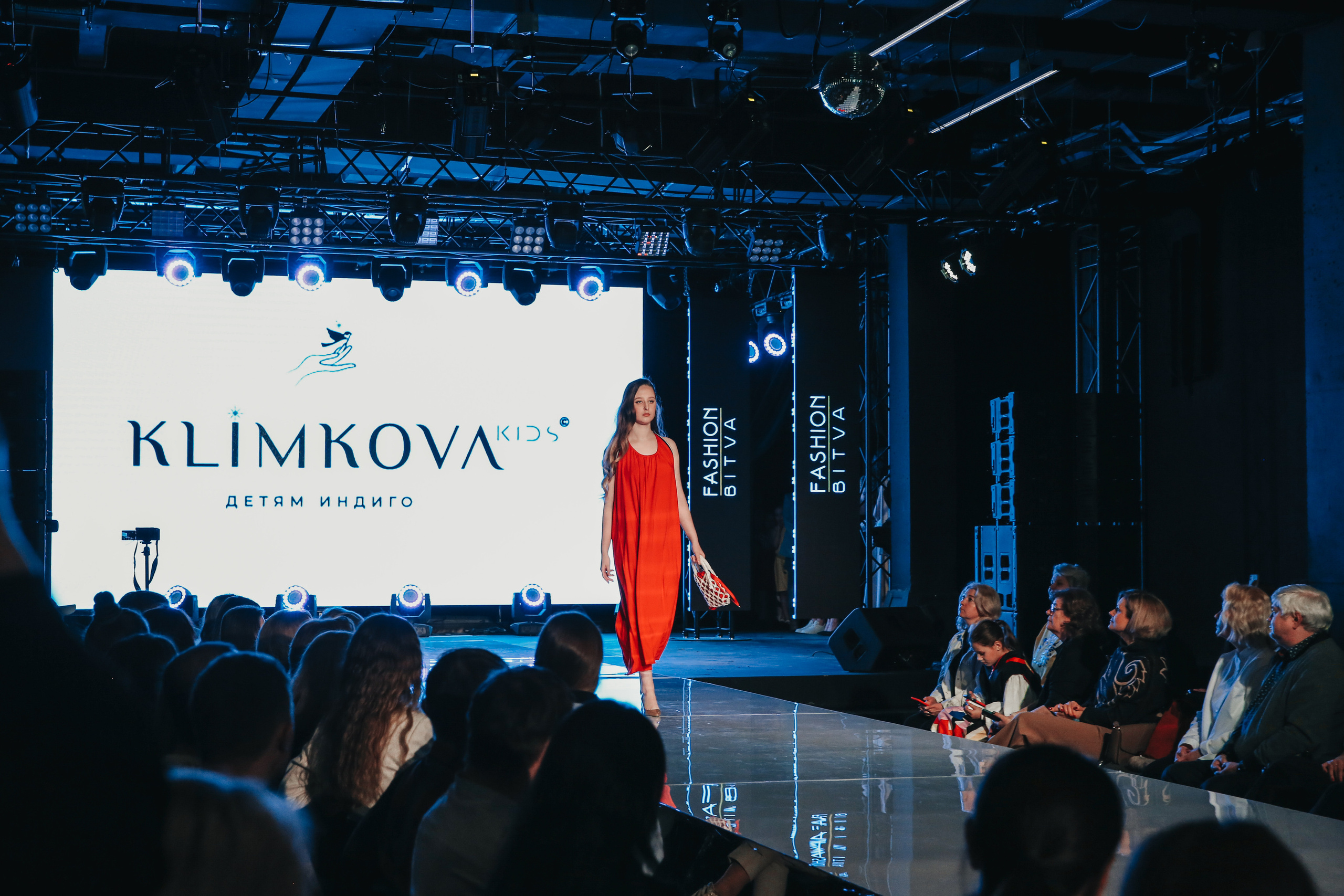 Показ ЯровитХолл. Фотограф и видеограф Анна Домашенко