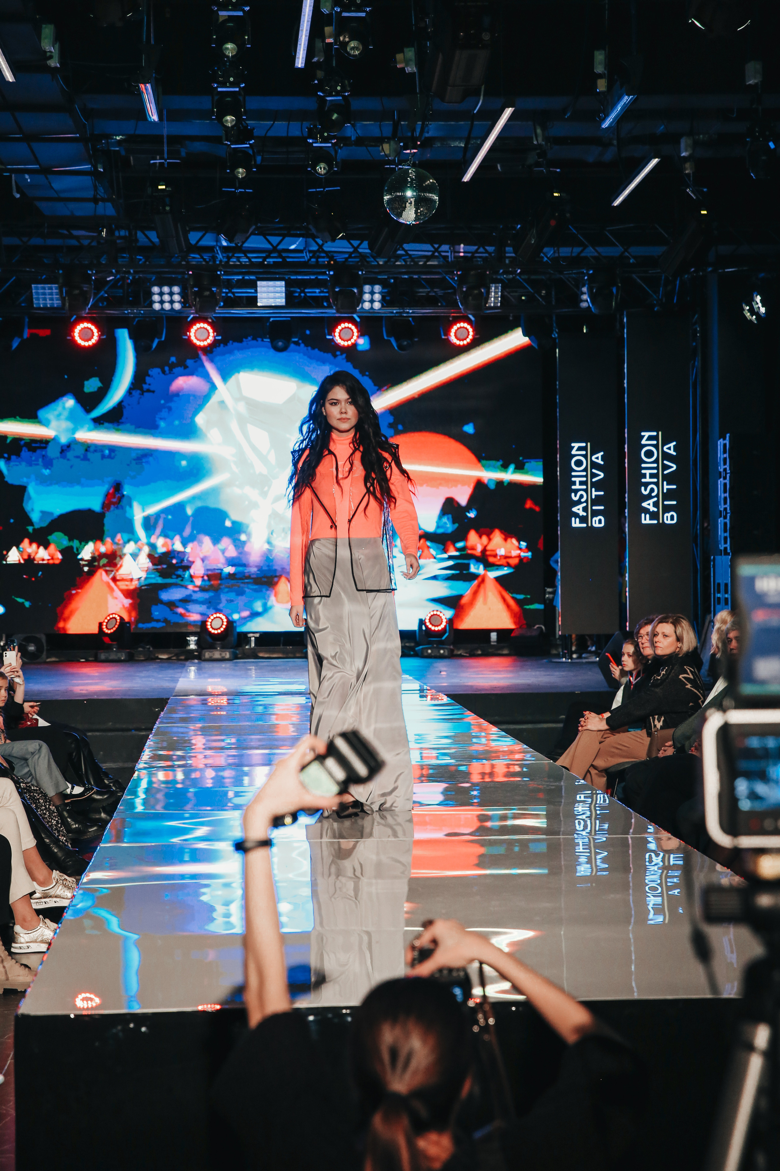 Показ ЯровитХолл. Фотограф и видеограф Анна Домашенко