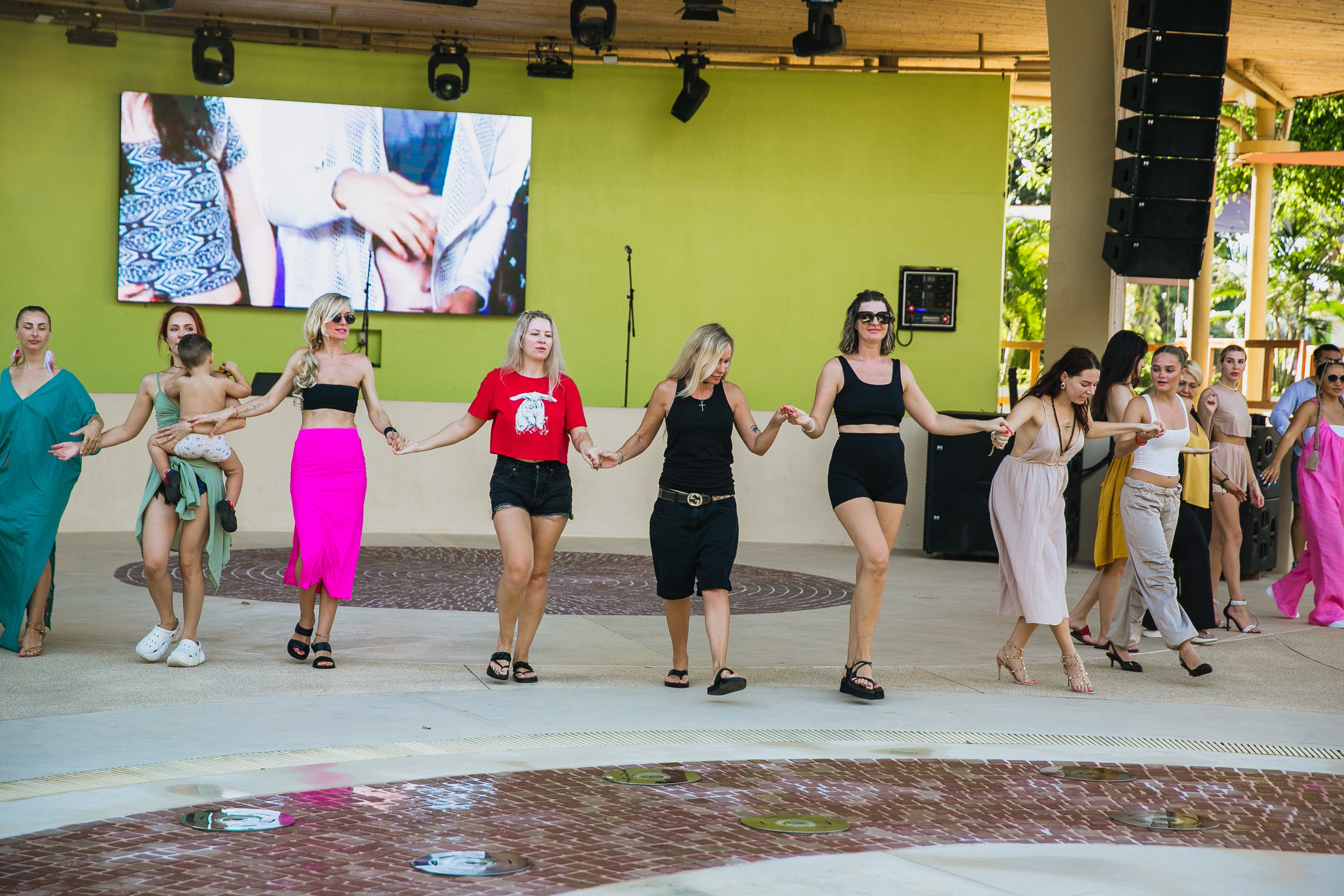 Показ AMORE Бангтао 30.09.23. Фотограф и видеограф Анна Домашенко