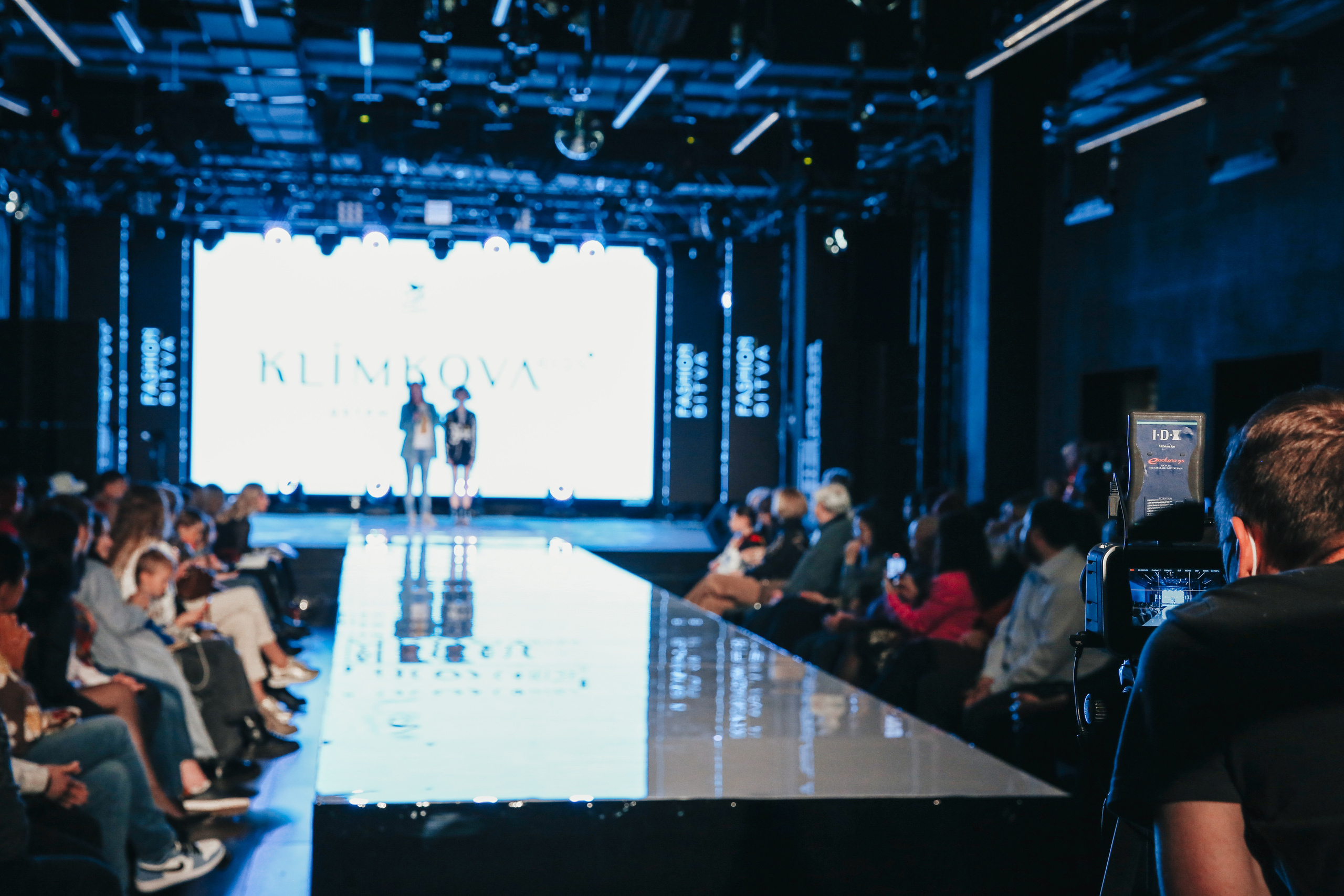 Показ ЯровитХолл. Фотограф и видеограф Анна Домашенко