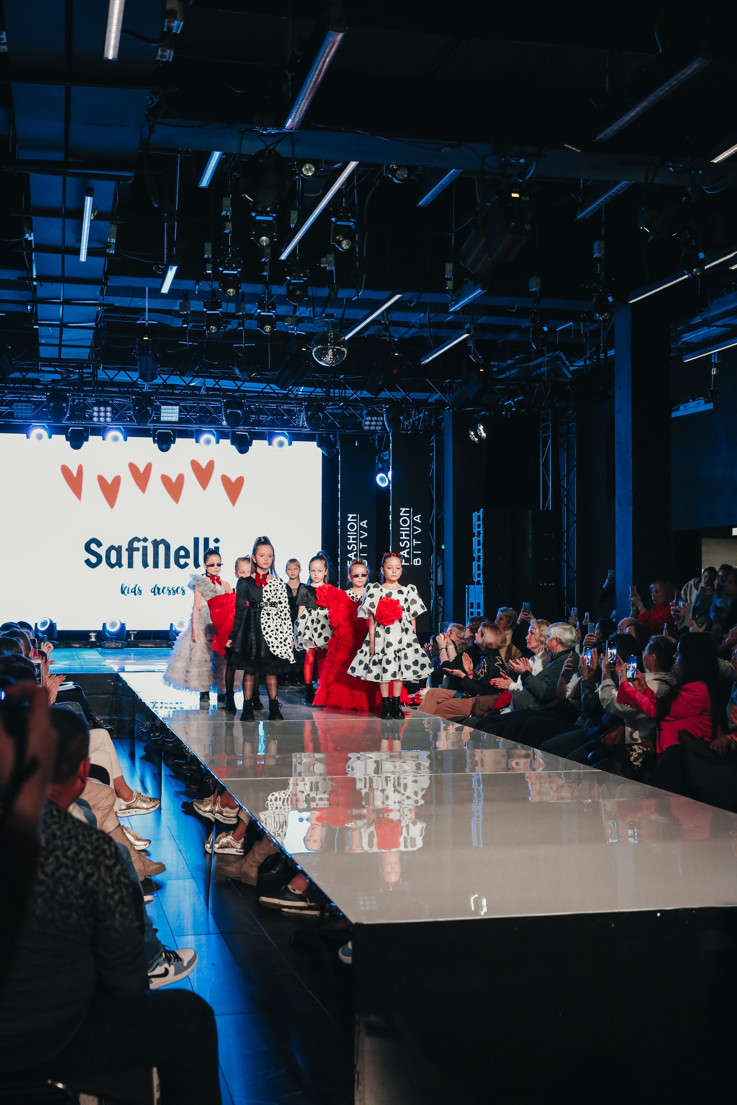 Показ ЯровитХолл. Фотограф и видеограф Анна Домашенко