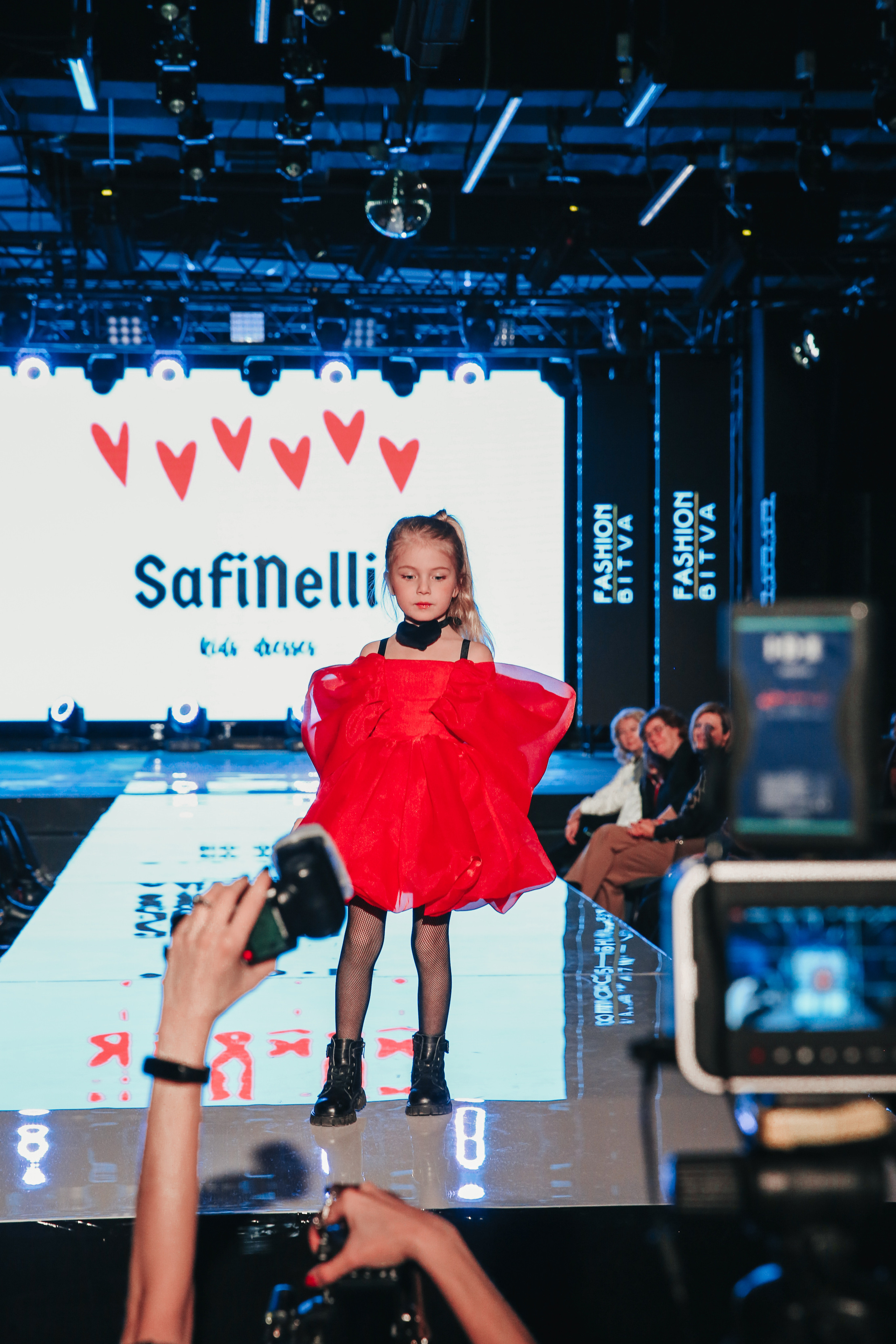 Показ ЯровитХолл. Фотограф и видеограф Анна Домашенко