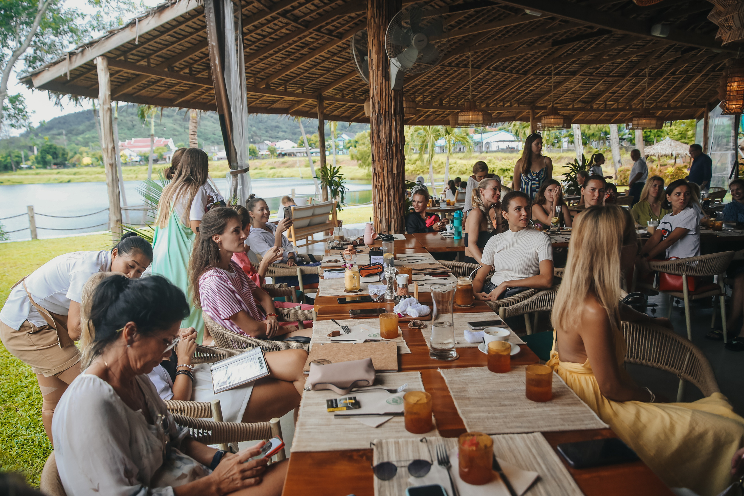 Завтрак женского клуба  Бангтао 10.08.23. Фотограф и видеограф Анна Домашенко