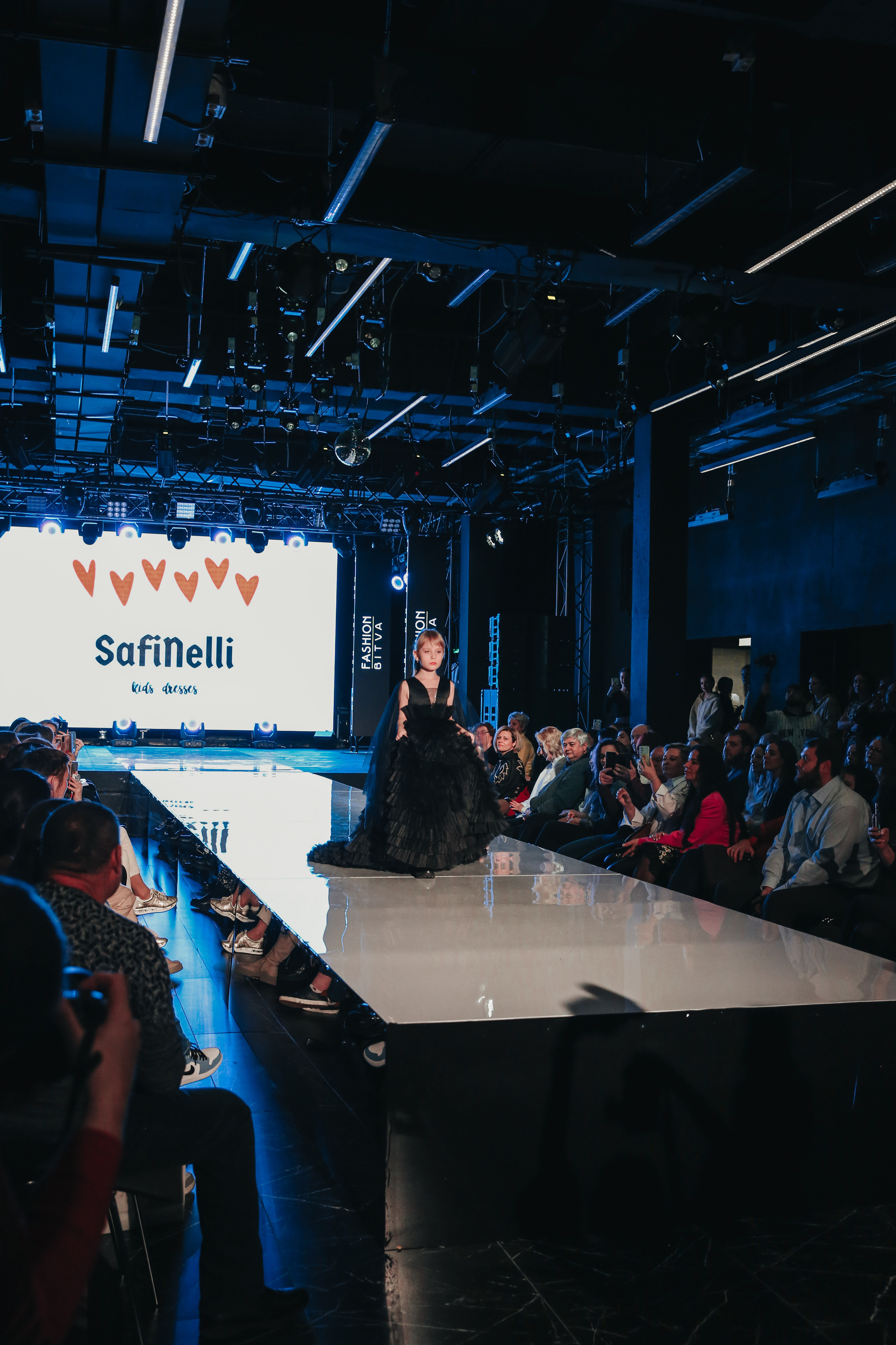 Показ ЯровитХолл. Фотограф и видеограф Анна Домашенко