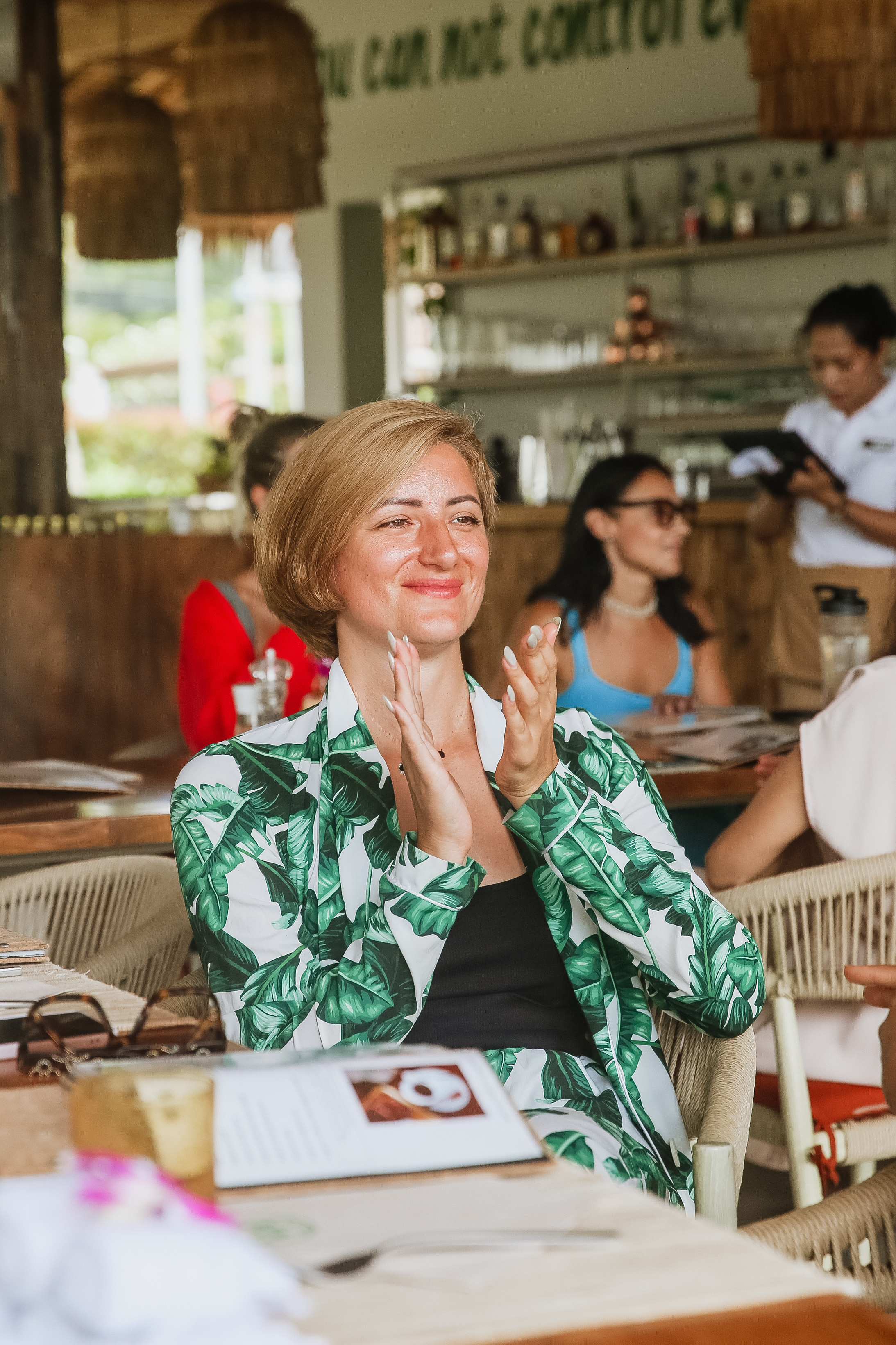 Завтрак женского клуба на Бангтао 3.08.23. Фотограф и видеограф Анна Домашенко