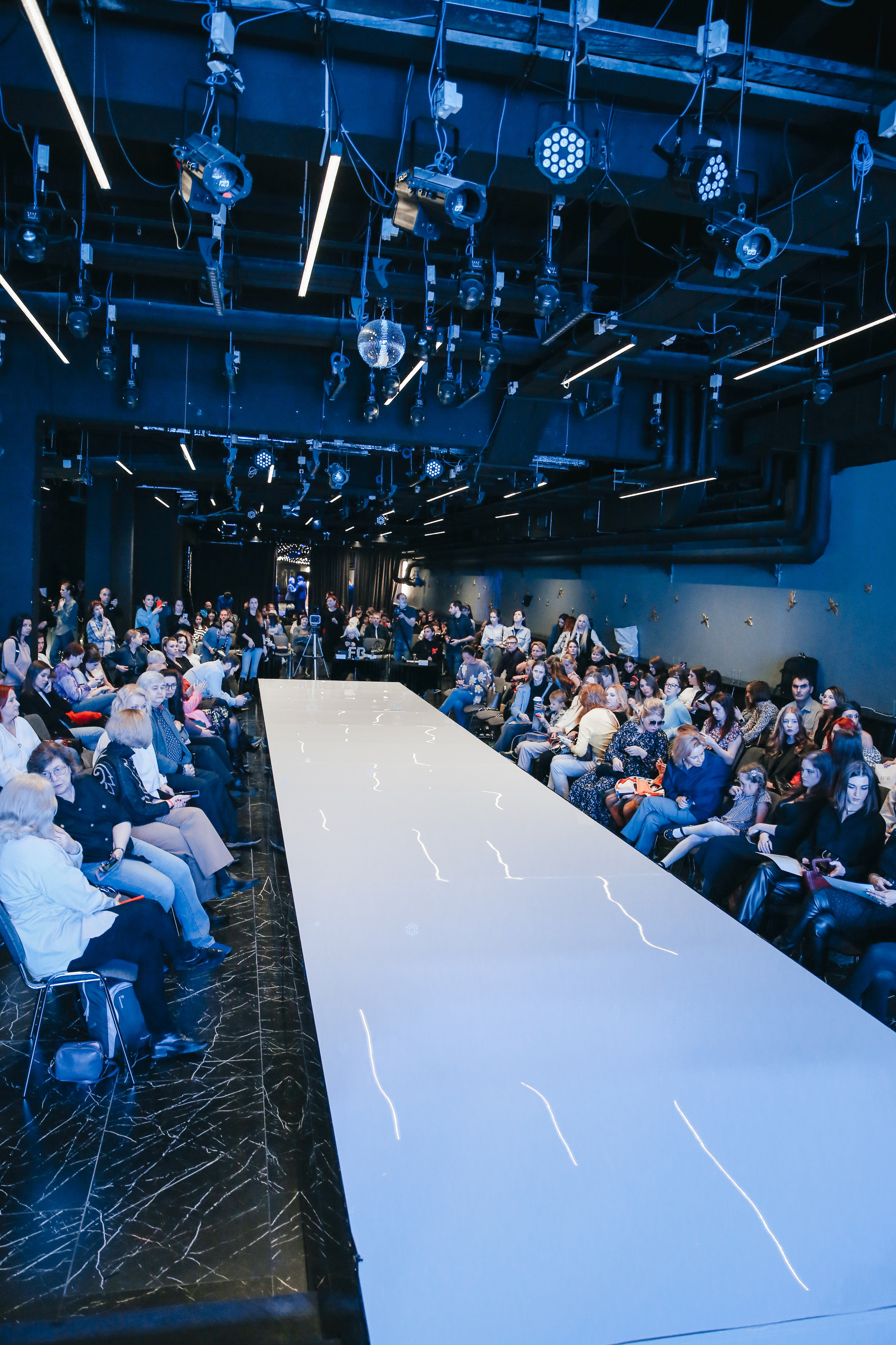 Показ ЯровитХолл. Фотограф и видеограф Анна Домашенко