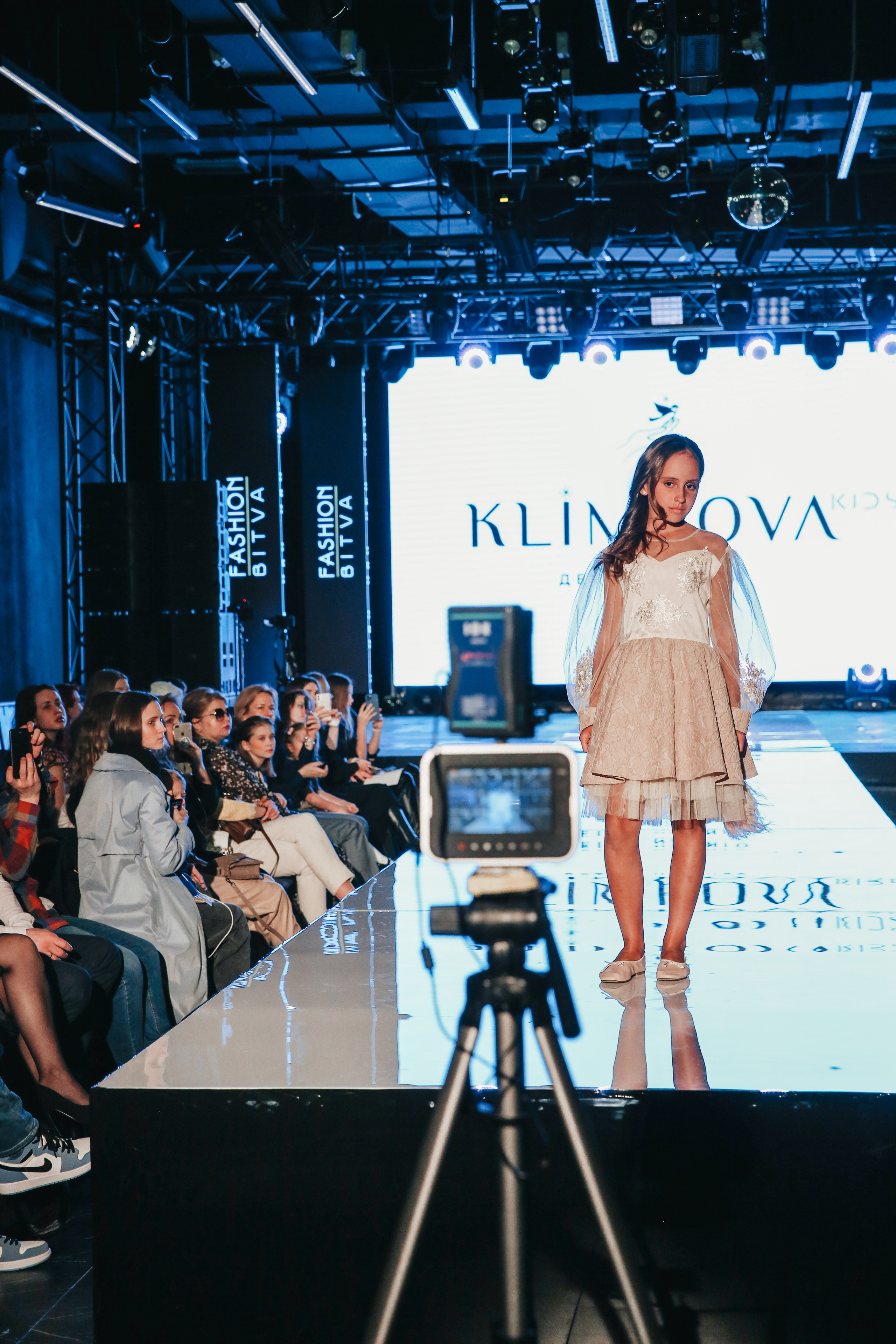 Показ ЯровитХолл. Фотограф и видеограф Анна Домашенко