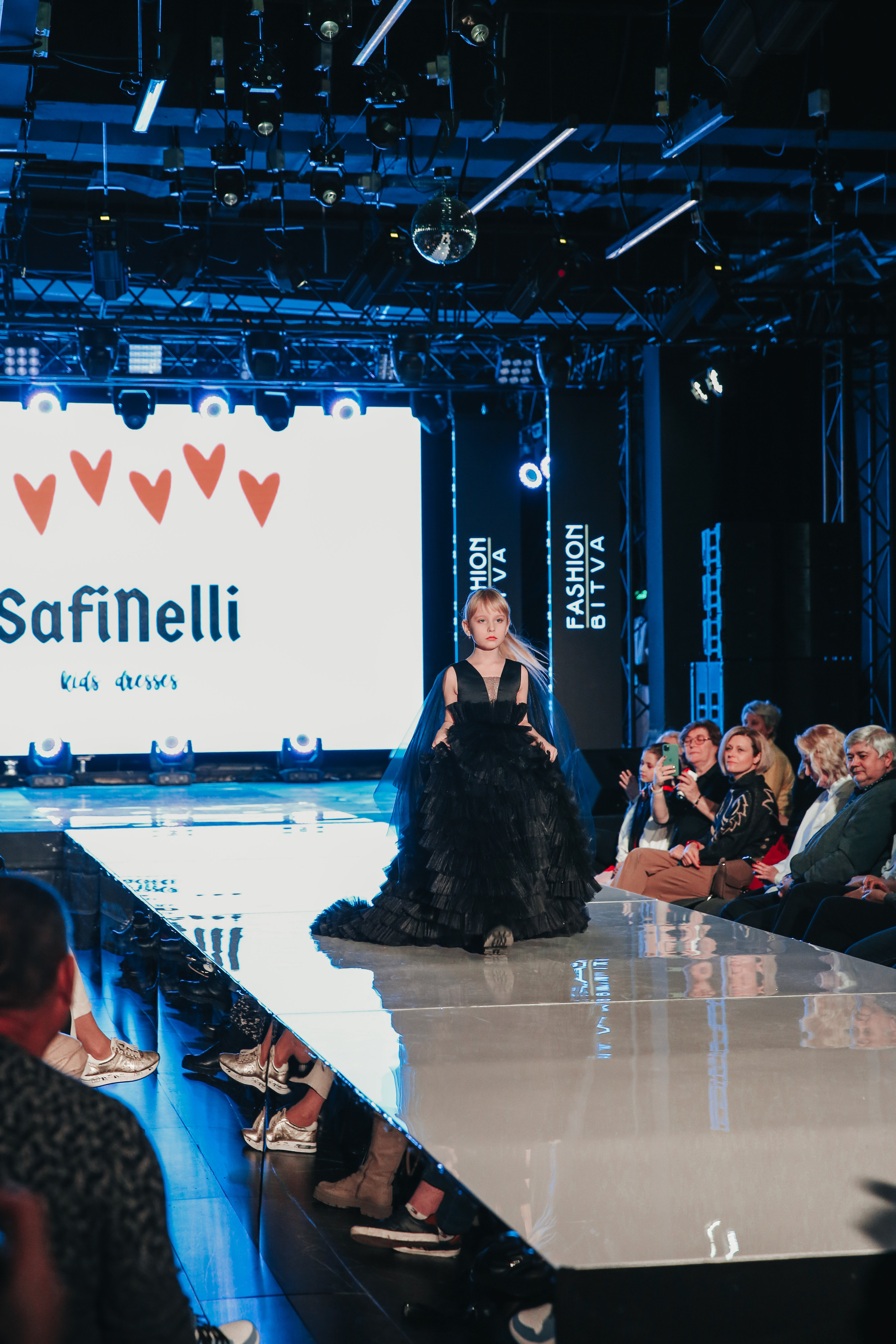 Показ ЯровитХолл. Фотограф и видеограф Анна Домашенко