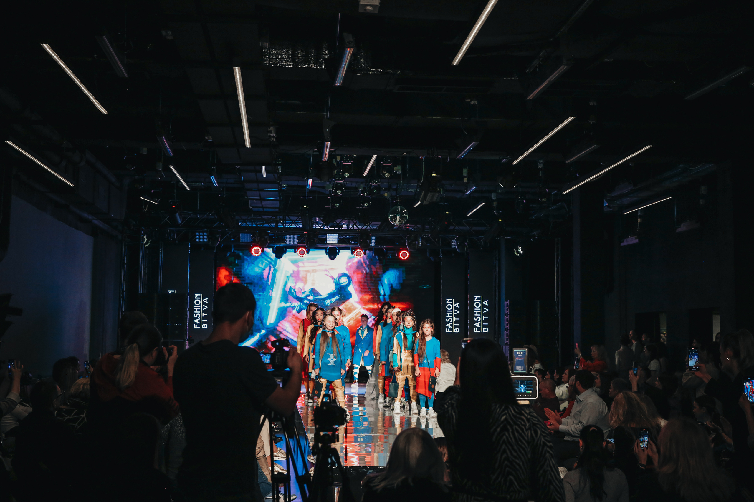 Показ ЯровитХолл. Фотограф и видеограф Анна Домашенко