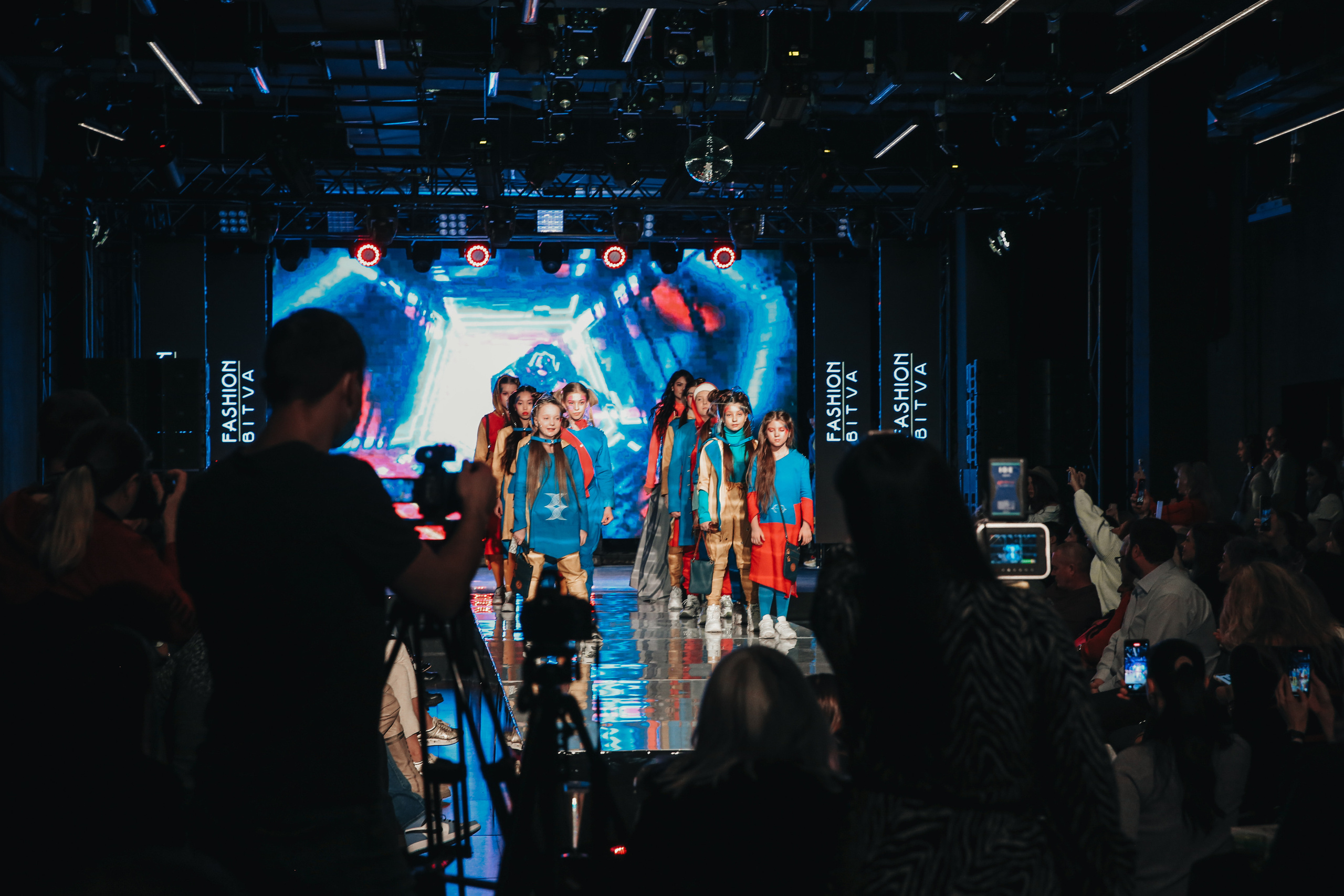 Показ ЯровитХолл. Фотограф и видеограф Анна Домашенко