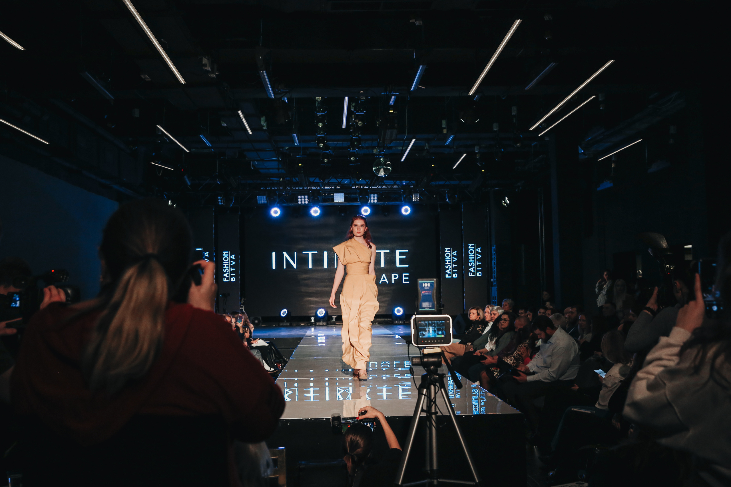 Показ ЯровитХолл. Фотограф и видеограф Анна Домашенко