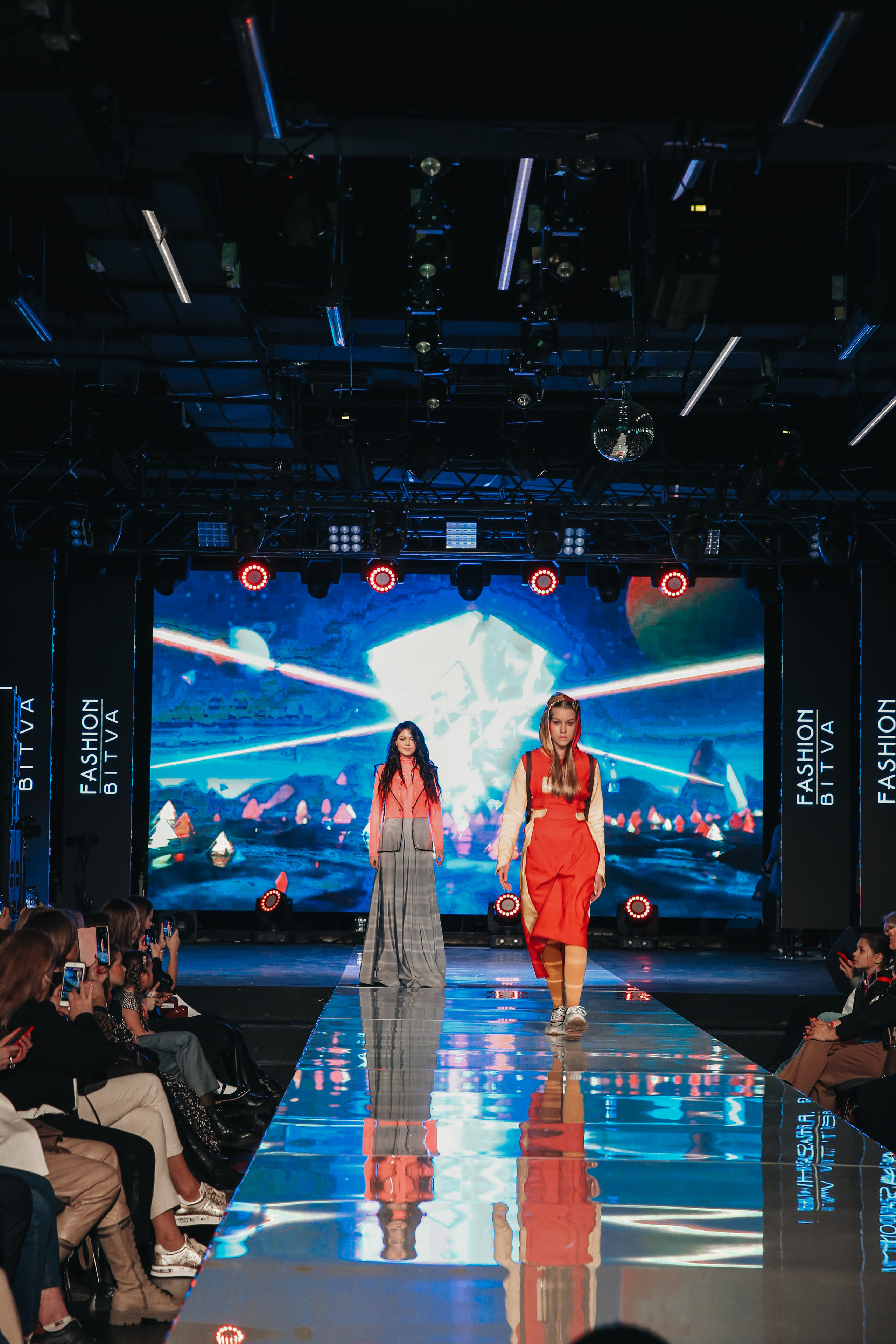 Показ ЯровитХолл. Фотограф и видеограф Анна Домашенко