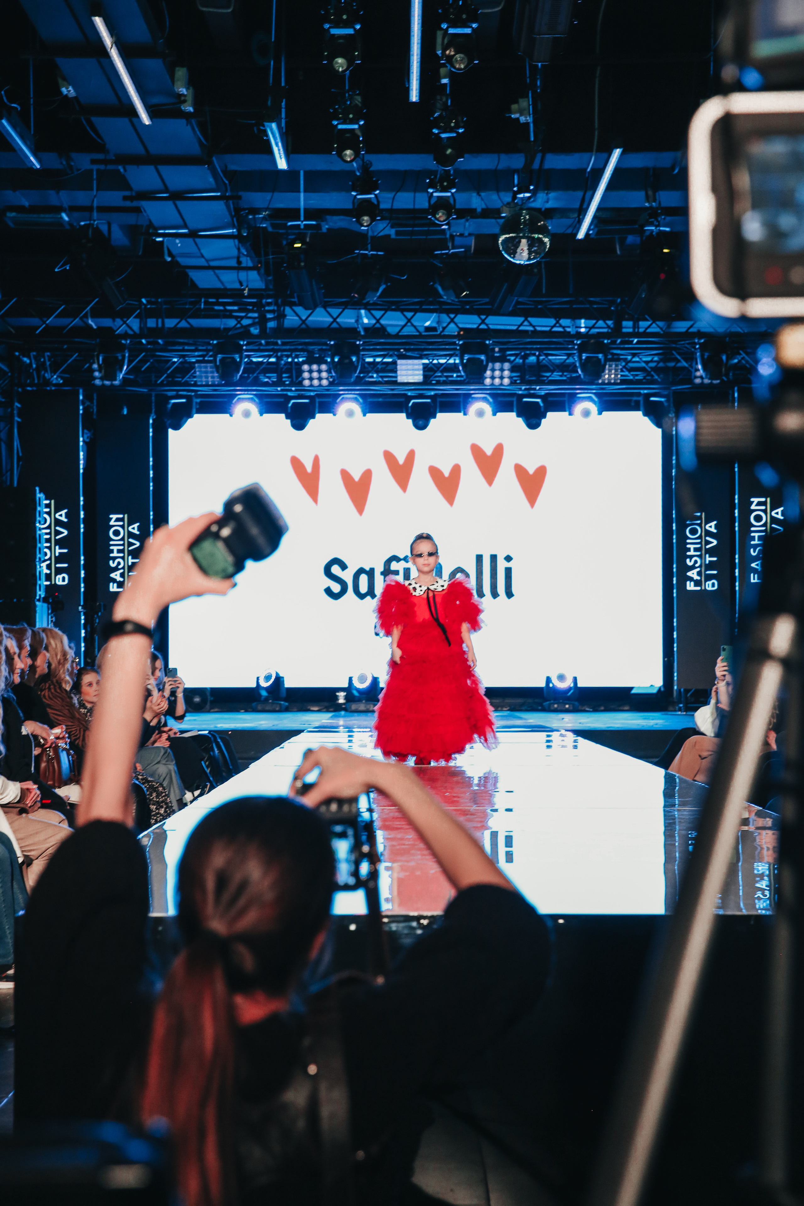 Показ ЯровитХолл. Фотограф и видеограф Анна Домашенко