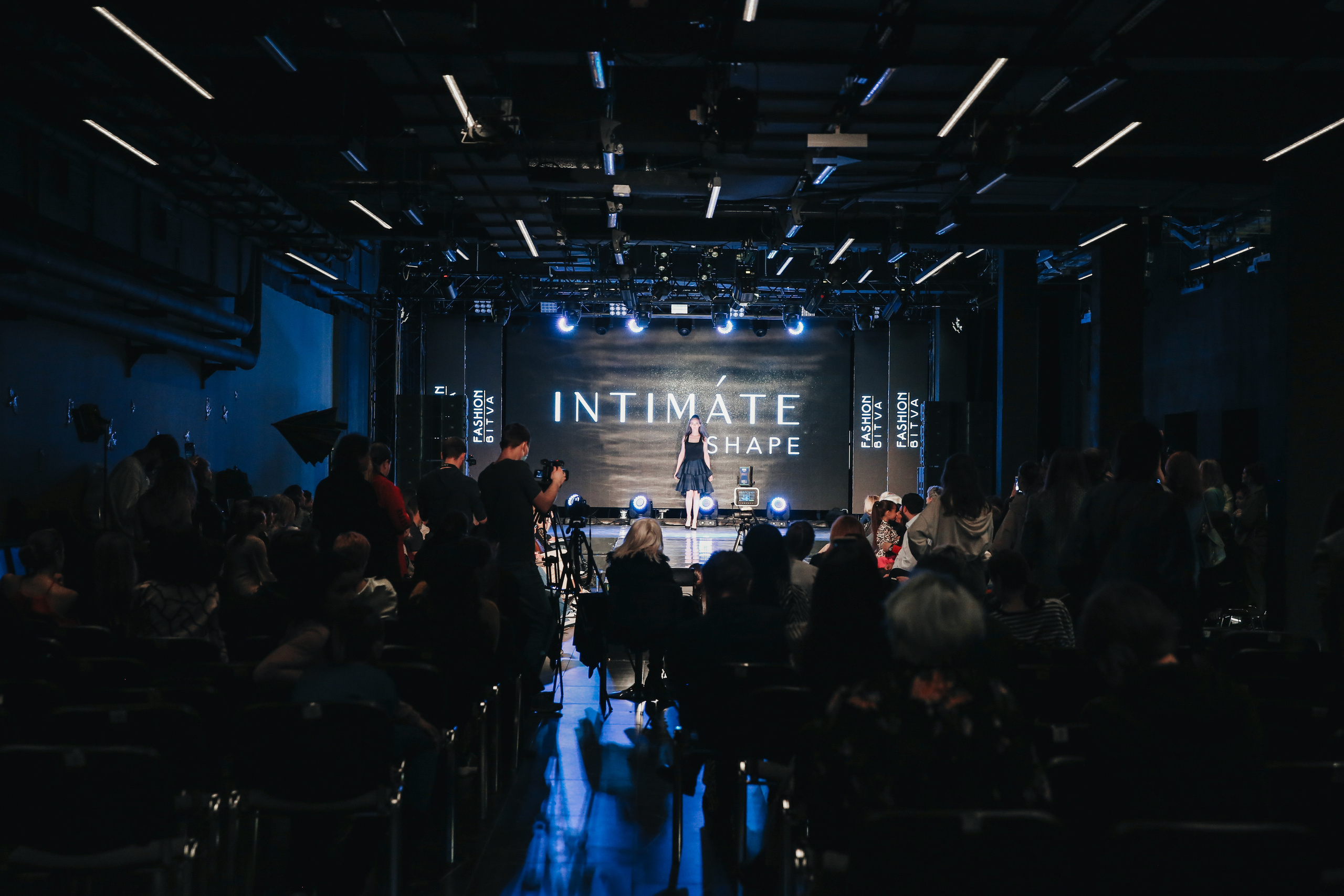 Показ ЯровитХолл. Фотограф и видеограф Анна Домашенко