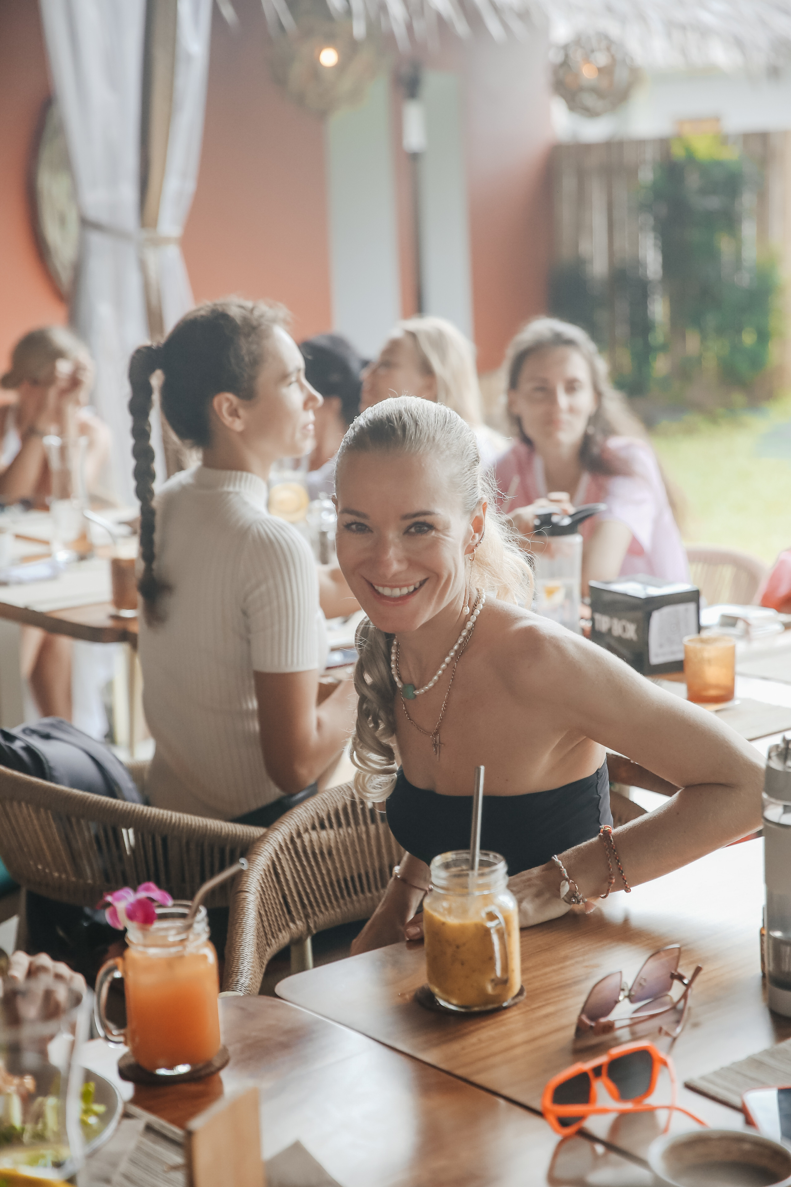 Завтрак женского клуба  Бангтао 10.08.23. Фотограф и видеограф Анна Домашенко
