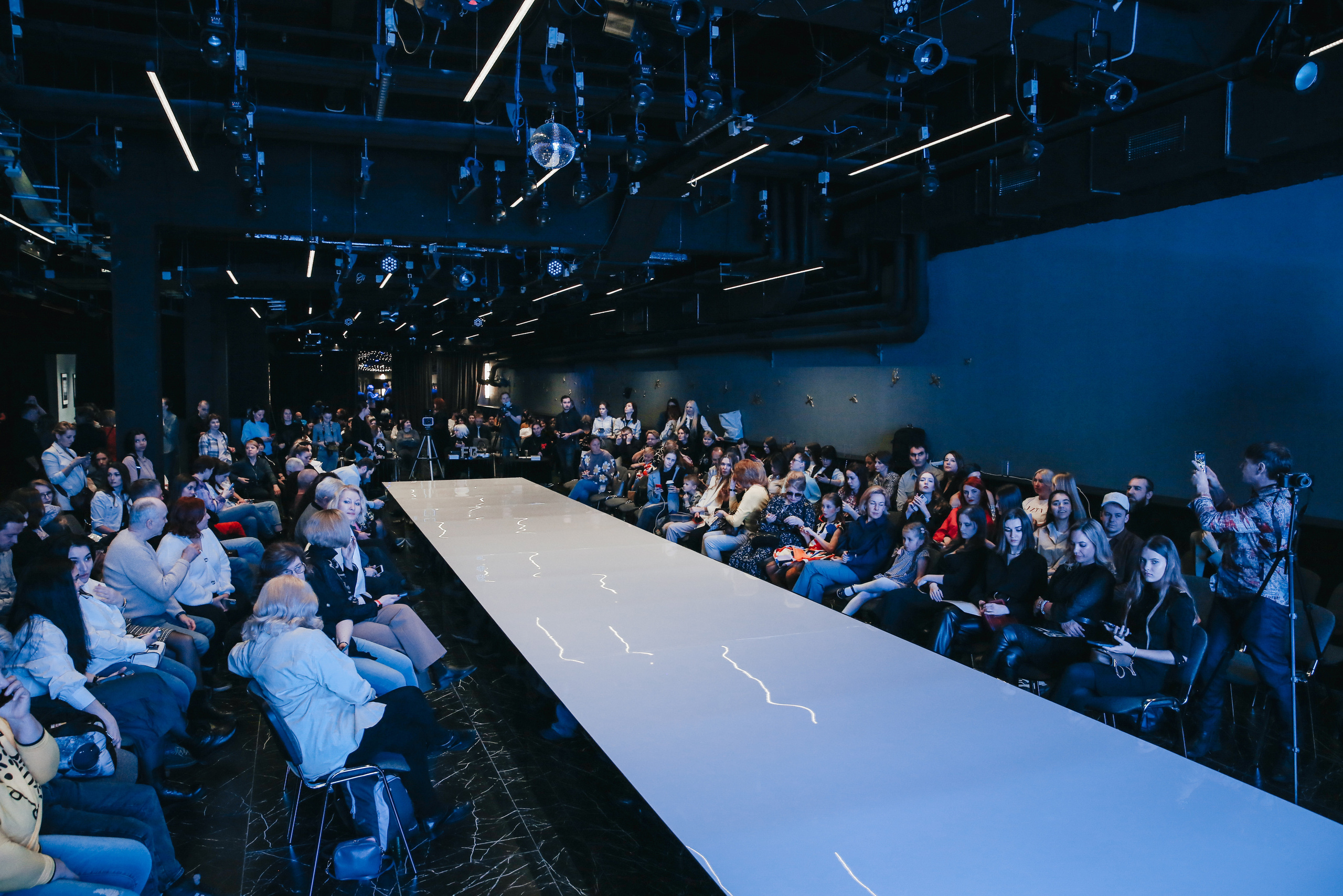 Показ ЯровитХолл. Фотограф и видеограф Анна Домашенко