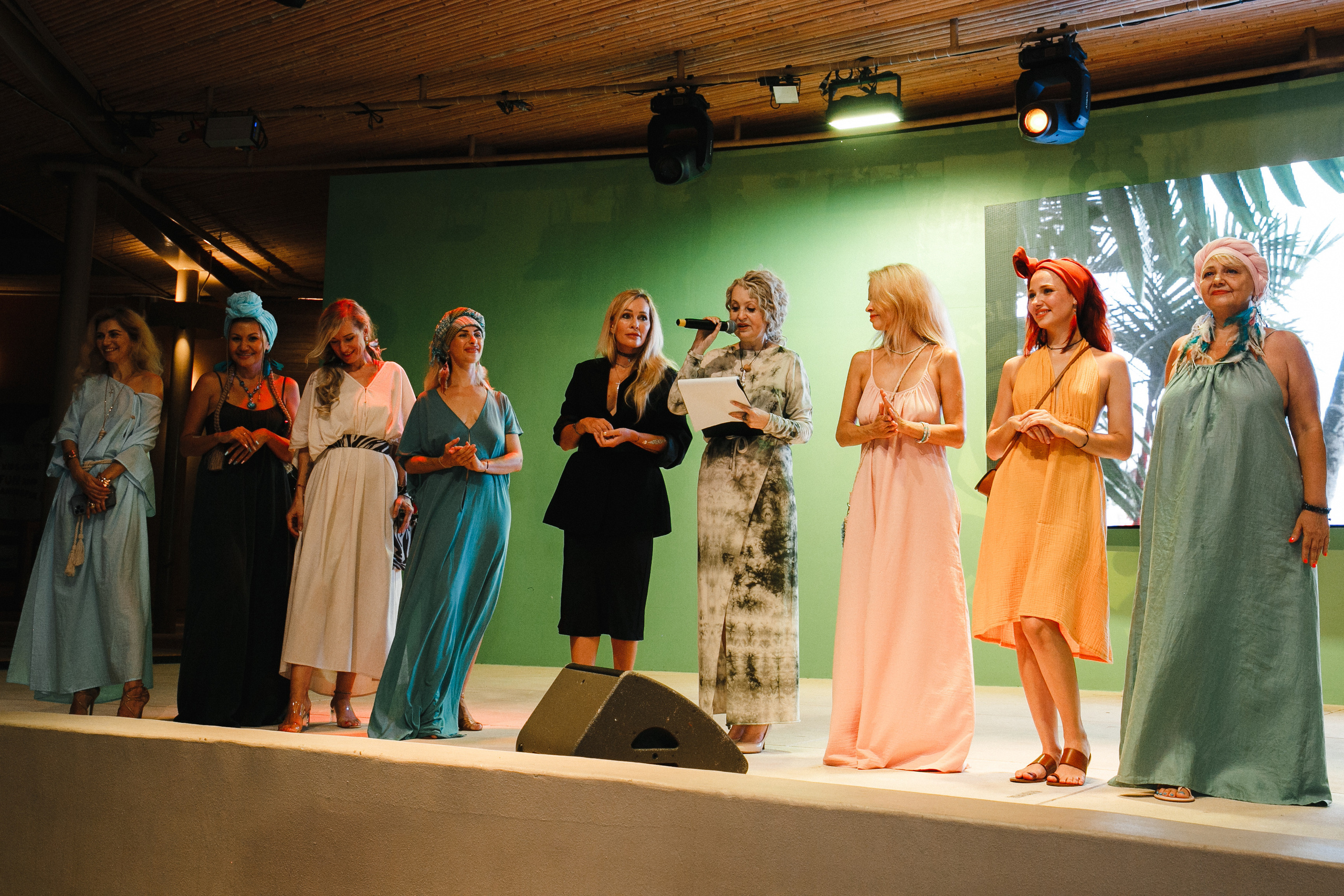 Показ AMORE Бангтао 30.09.23. Фотограф и видеограф Анна Домашенко