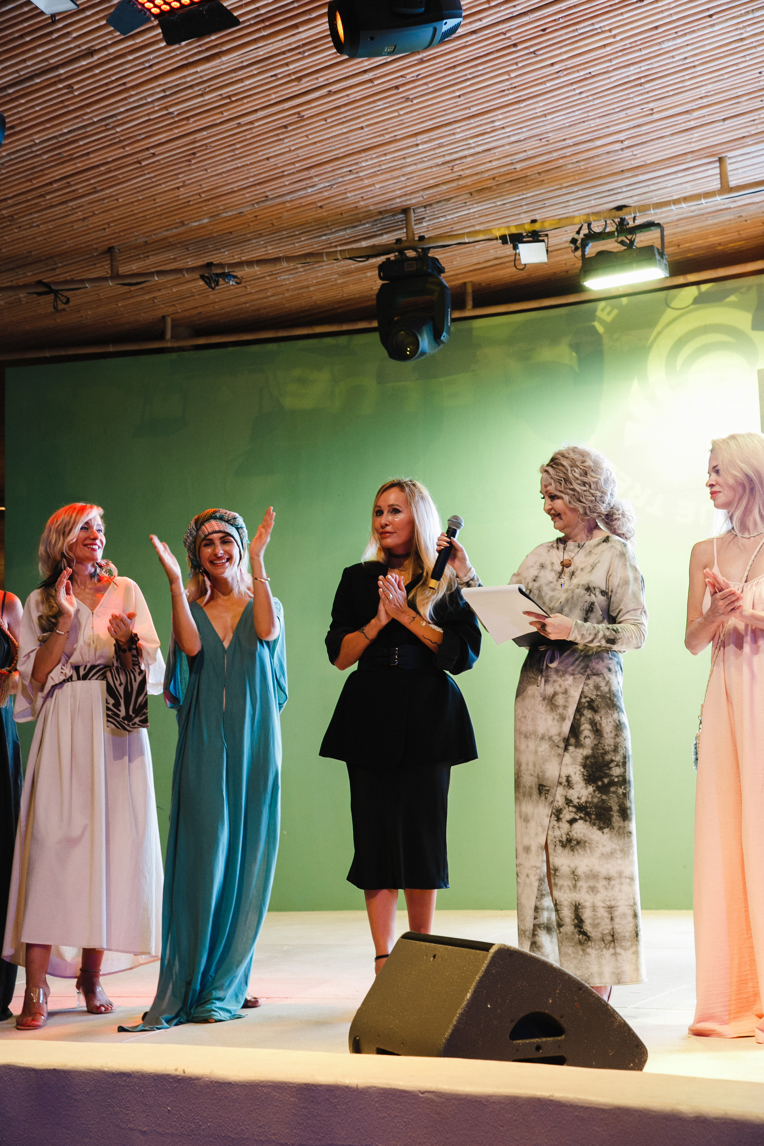 Показ AMORE Бангтао 30.09.23. Фотограф и видеограф Анна Домашенко