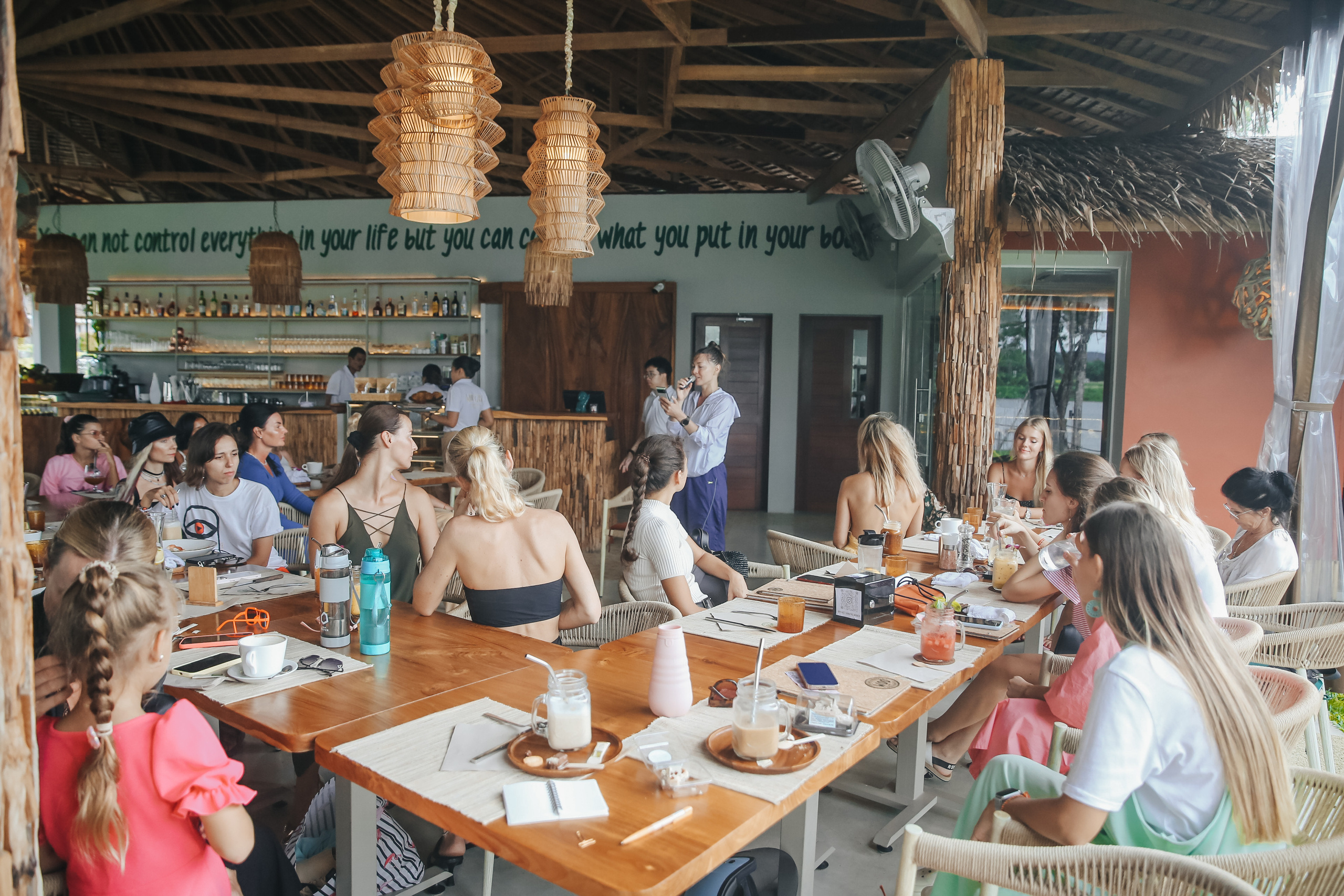 Завтрак женского клуба  Бангтао 10.08.23. Фотограф и видеограф Анна Домашенко