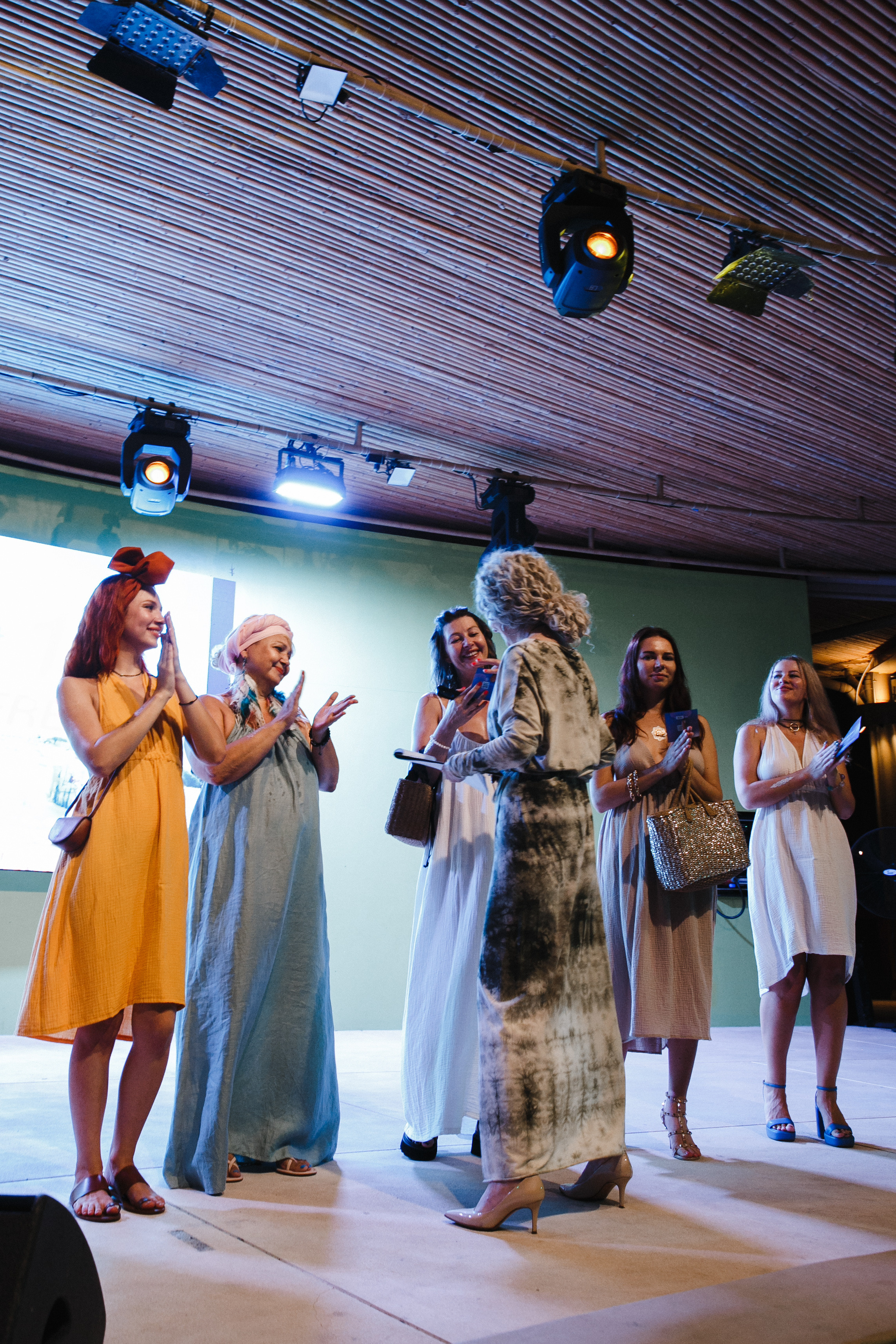 Показ AMORE Бангтао 30.09.23. Фотограф и видеограф Анна Домашенко