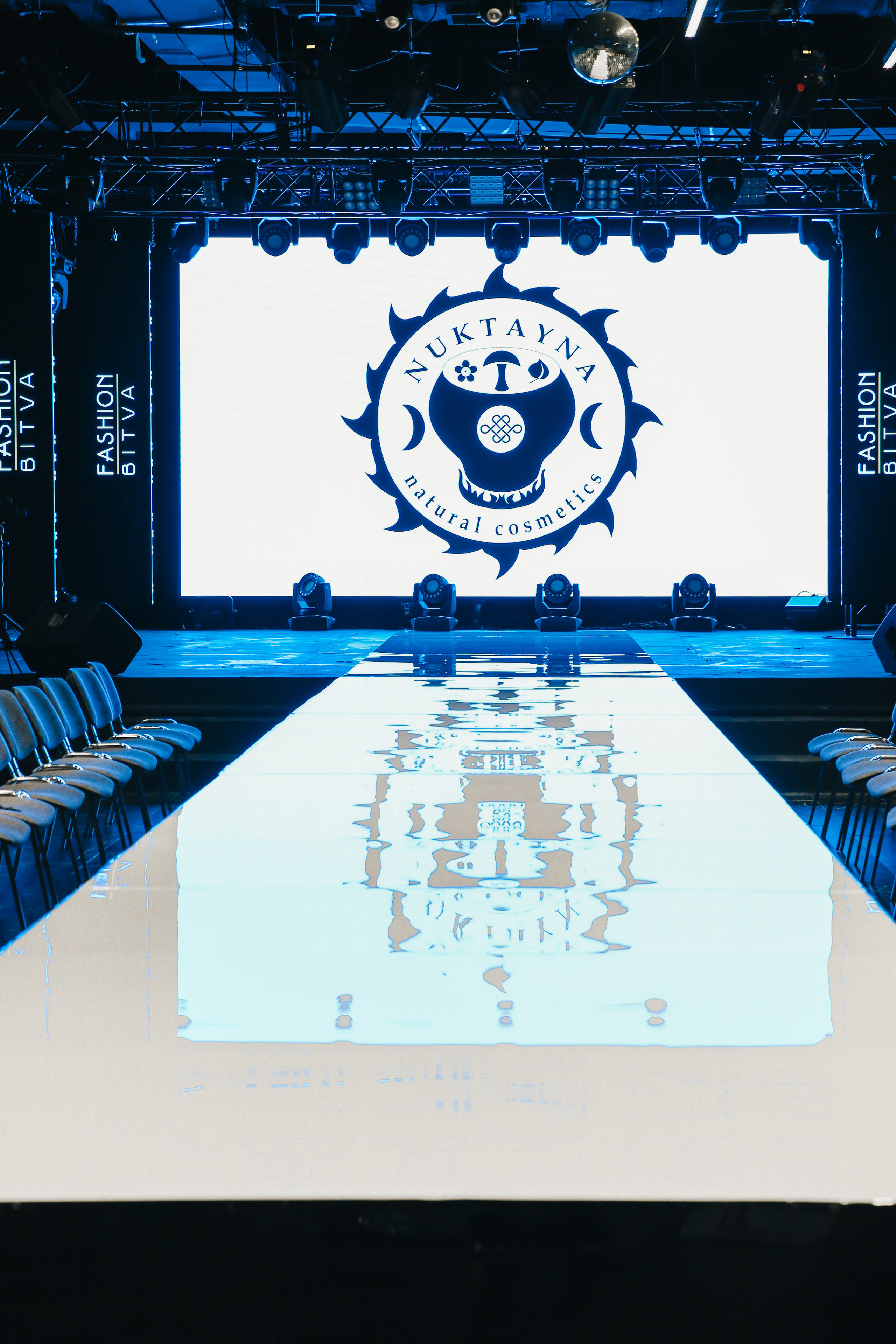 Показ ЯровитХолл. Фотограф и видеограф Анна Домашенко