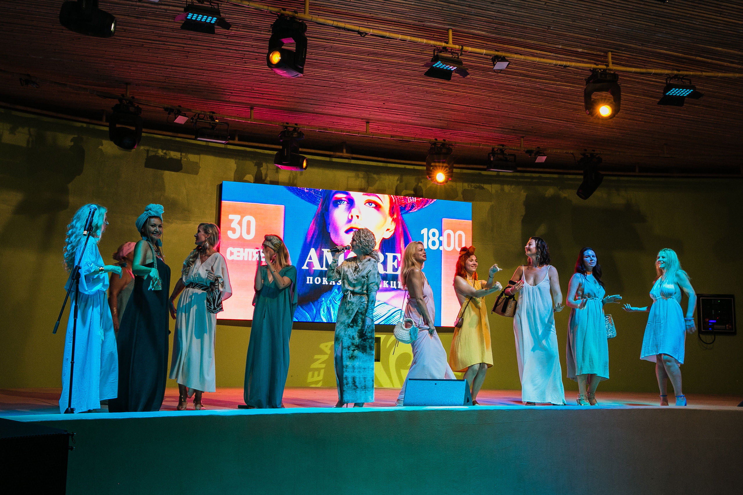 Показ AMORE Бангтао 30.09.23. Фотограф и видеограф Анна Домашенко