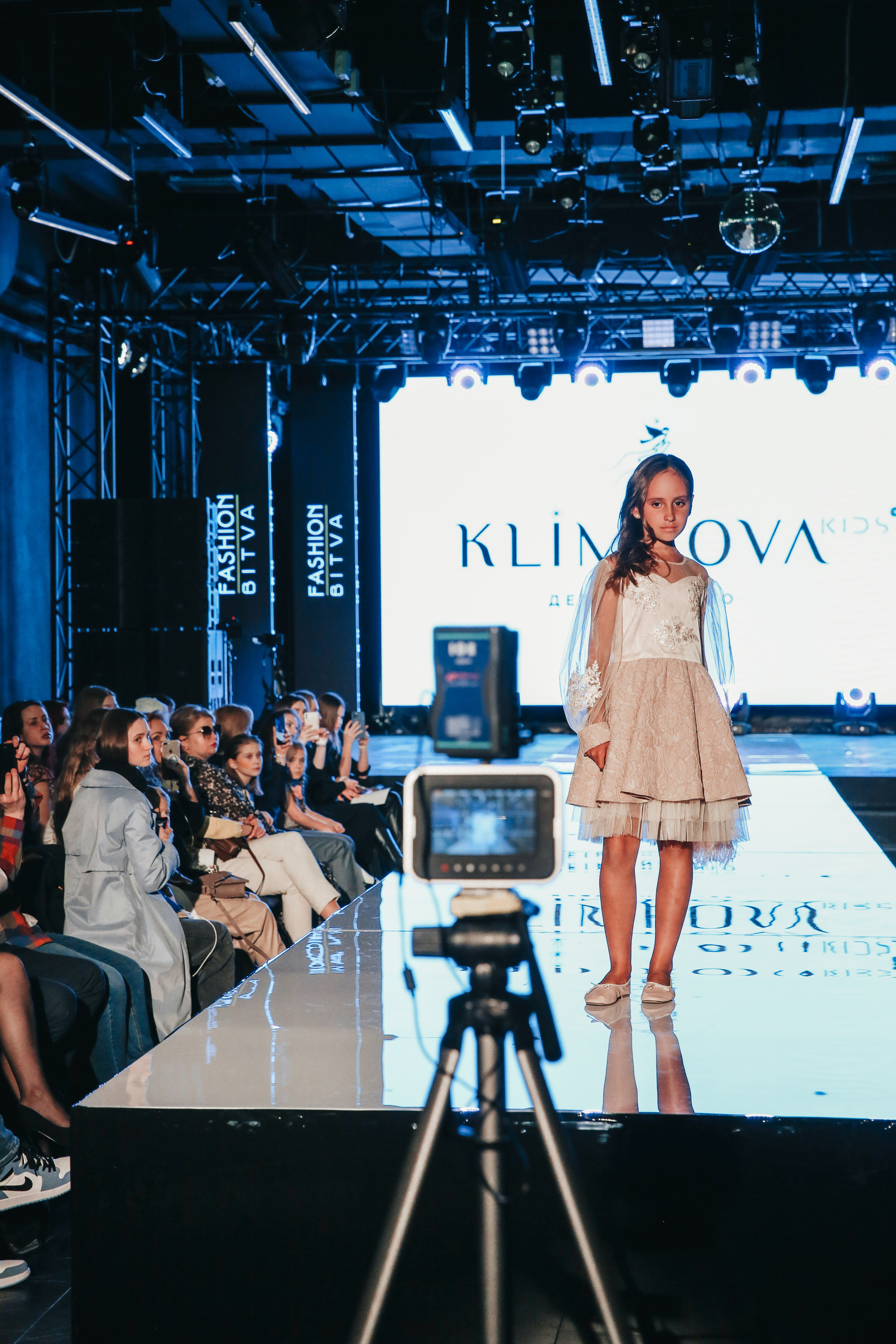 Показ ЯровитХолл. Фотограф и видеограф Анна Домашенко