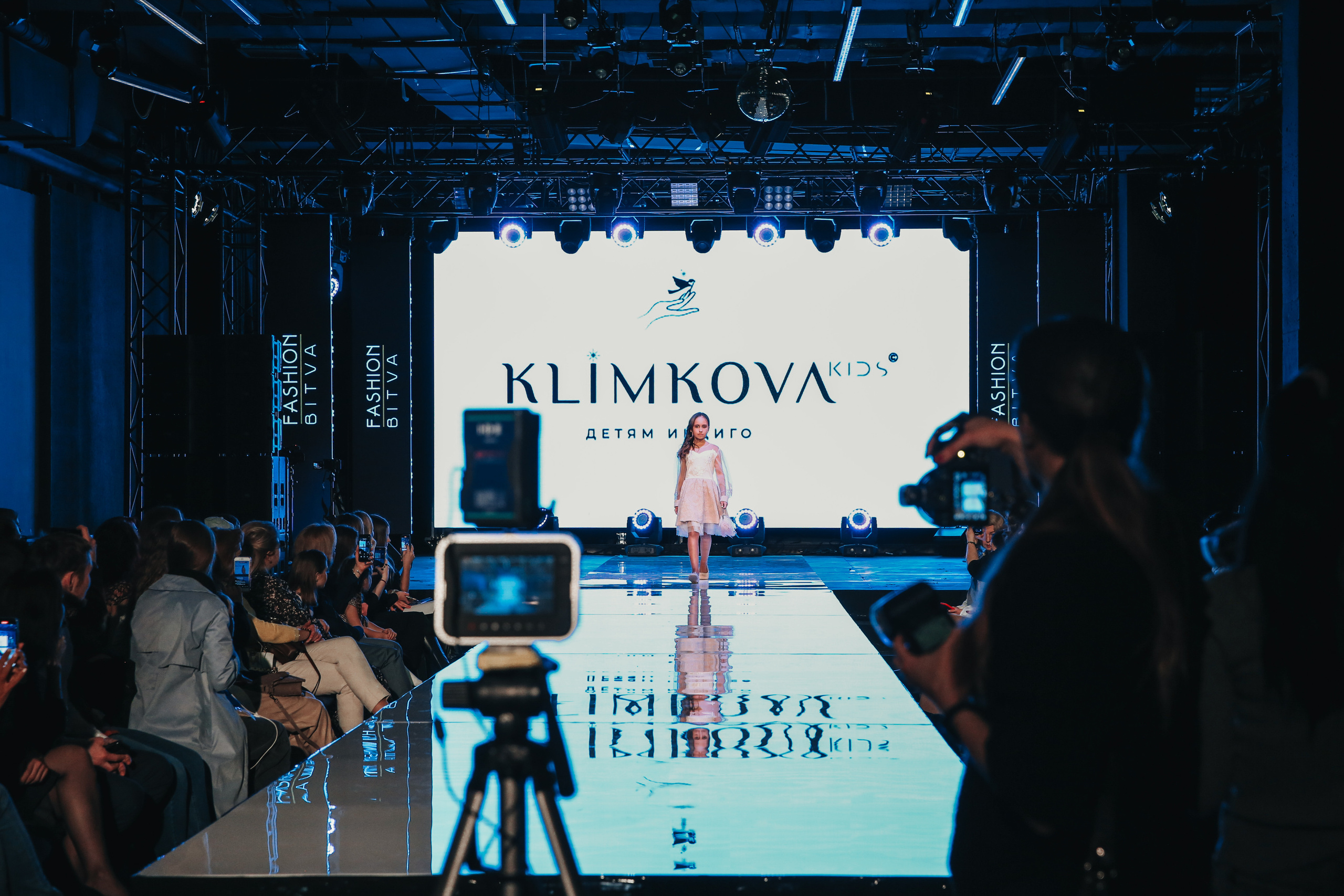 Показ ЯровитХолл. Фотограф и видеограф Анна Домашенко