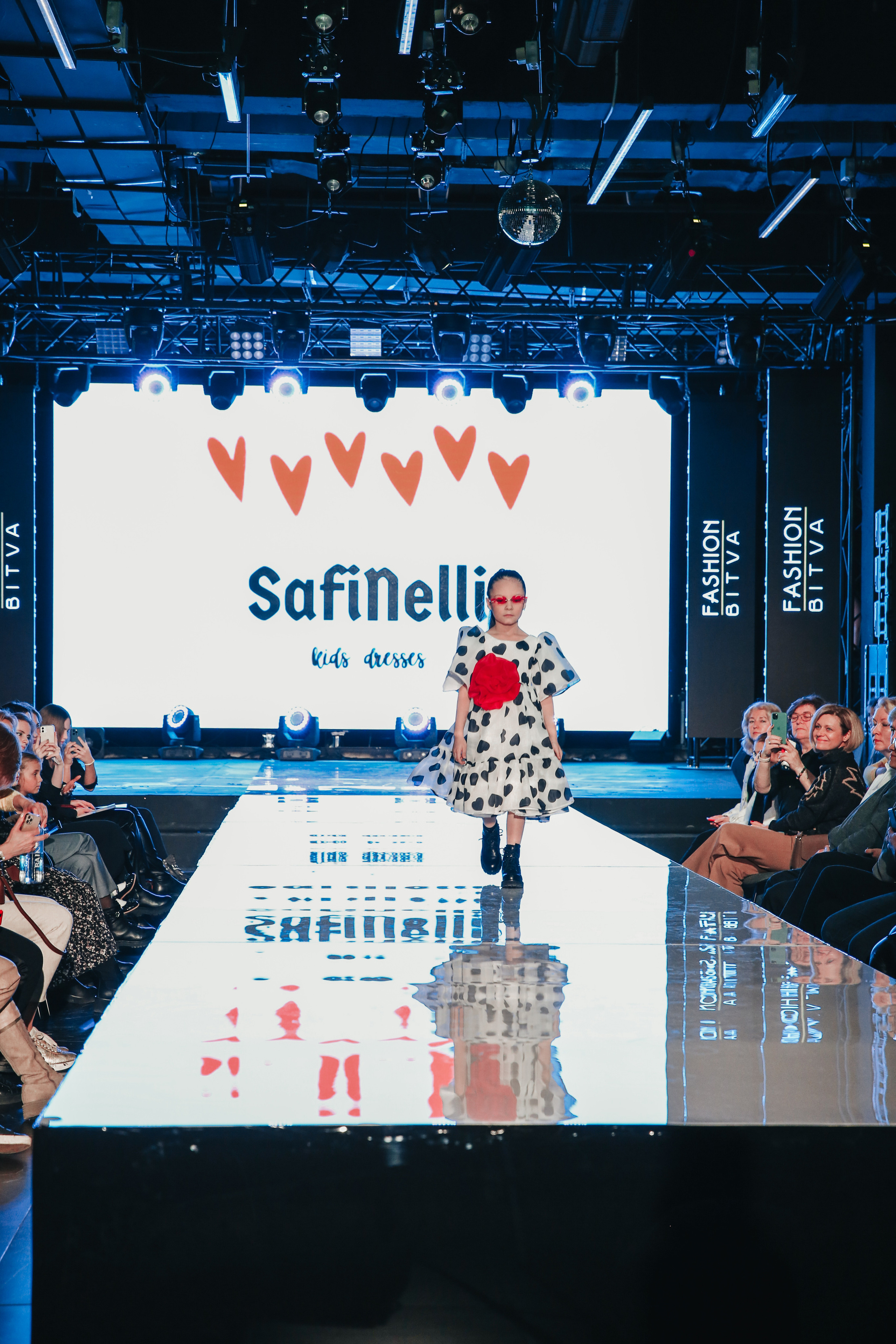 Показ ЯровитХолл. Фотограф и видеограф Анна Домашенко