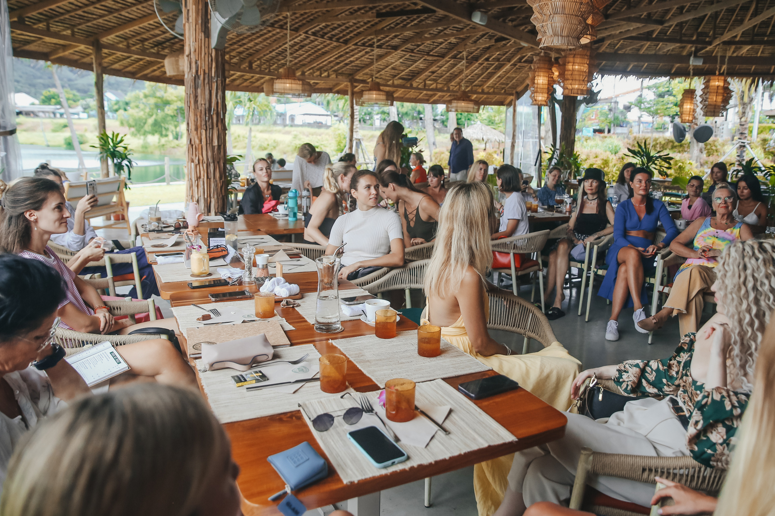 Завтрак женского клуба  Бангтао 10.08.23. Фотограф и видеограф Анна Домашенко